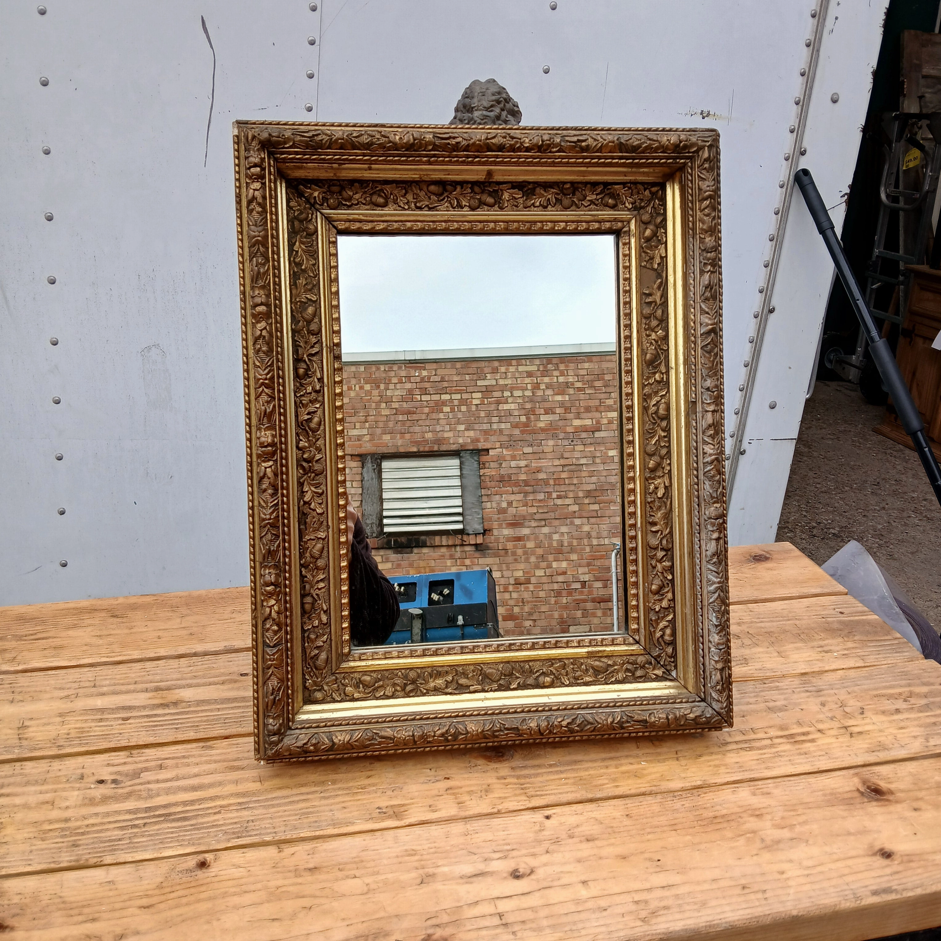 ANTIQUE AND BRIGHT GOLD FRAME MIRROR