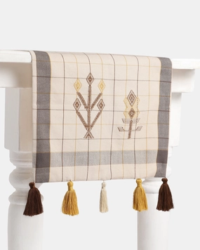 Braila Extra Weft Cotton Table Runner ceramic table ornament