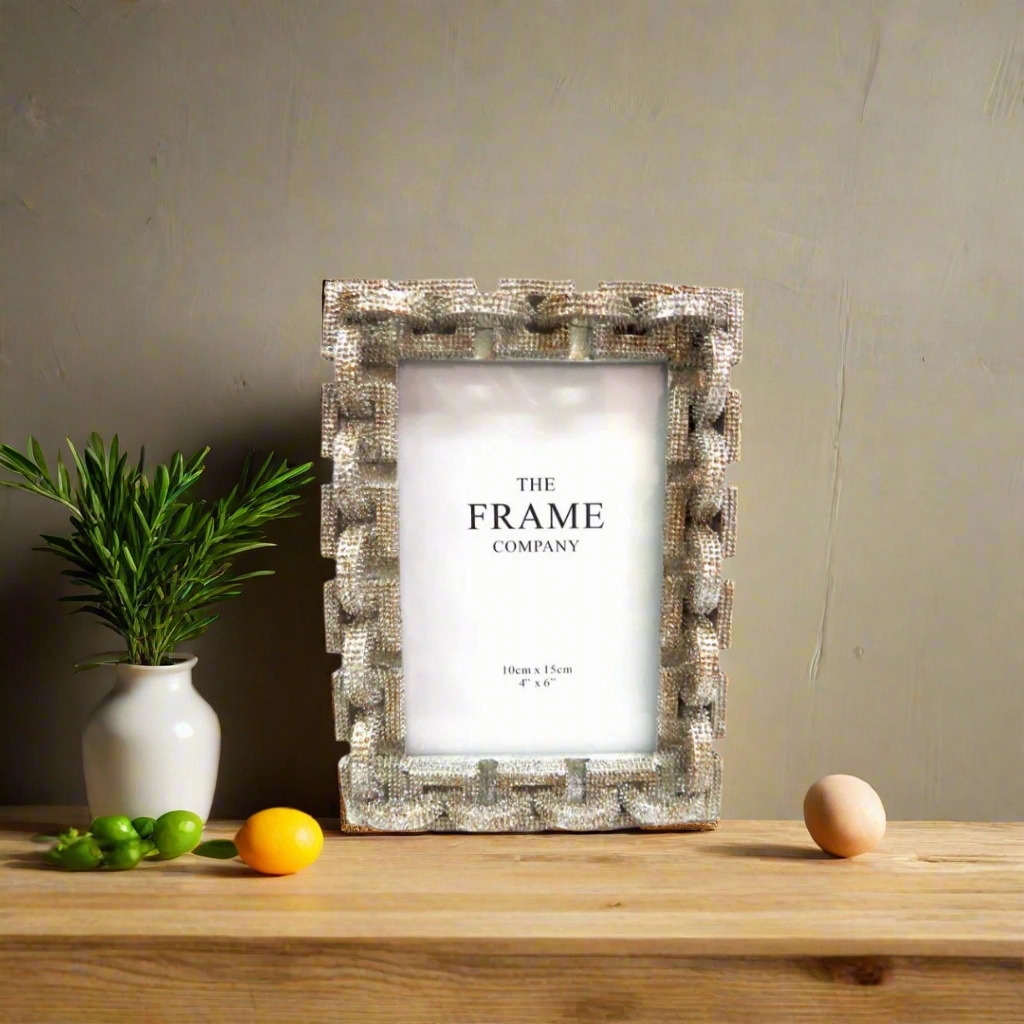 Chain couture frame