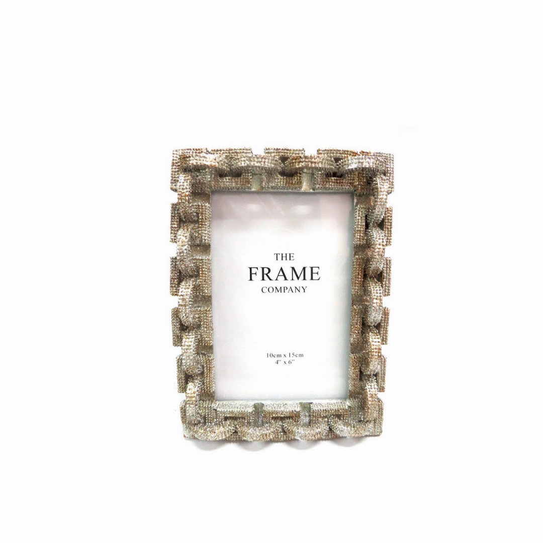 Chain couture frame