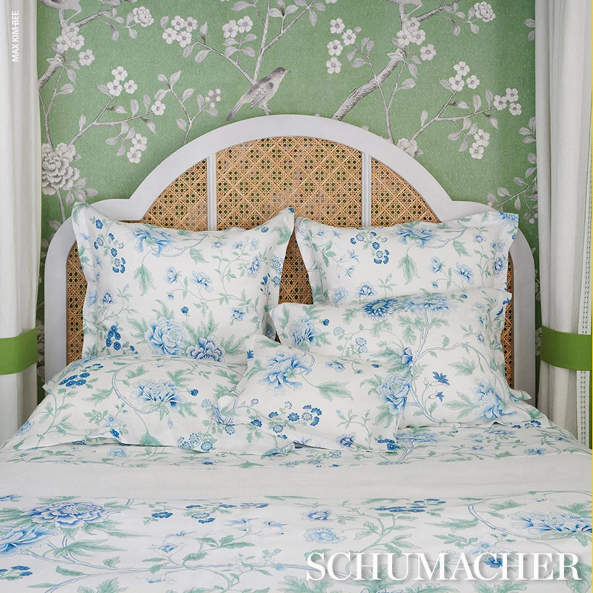 Chinois Palais Wallpaper Panel in Lettuce