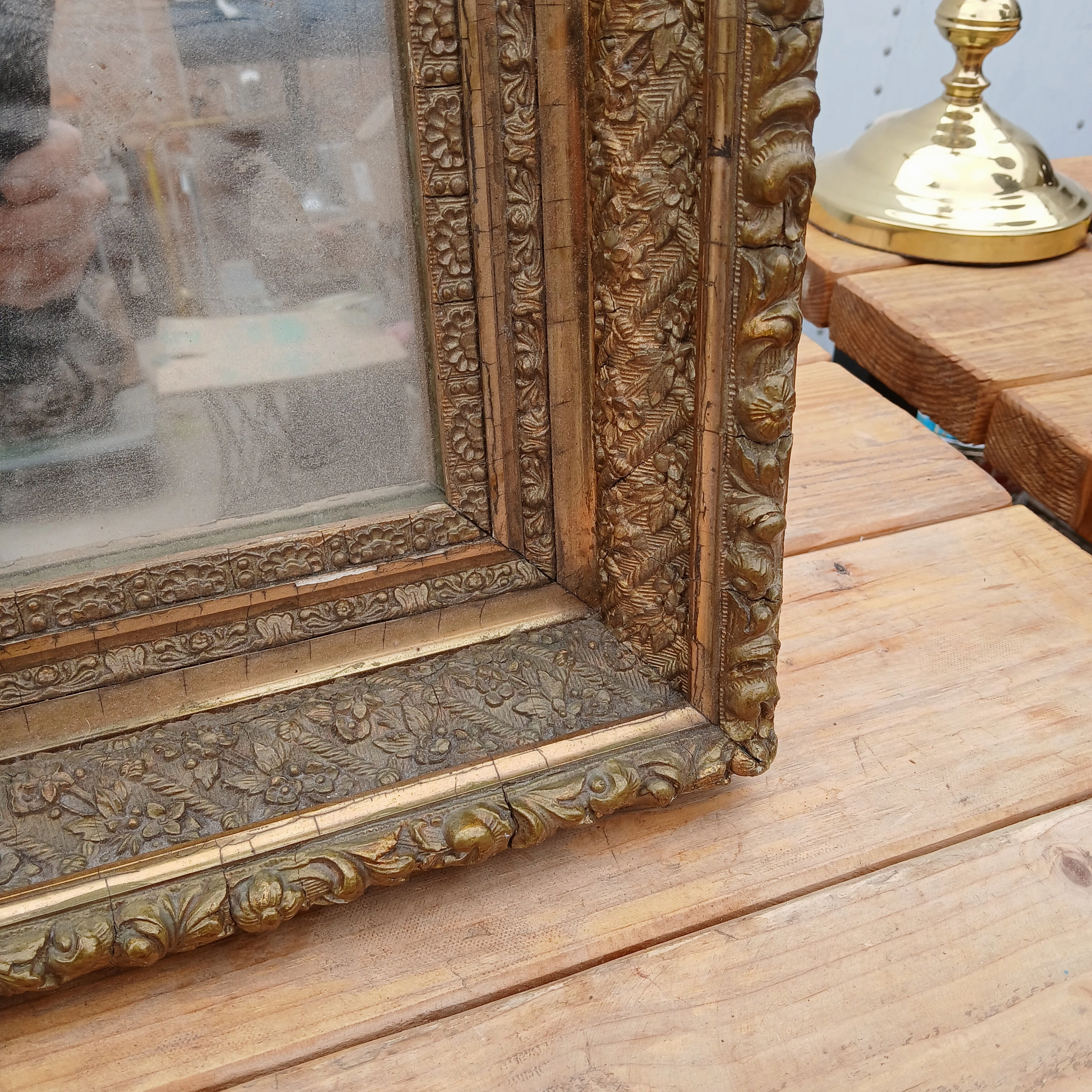DEEP CUT GILT FRAME MIRROR