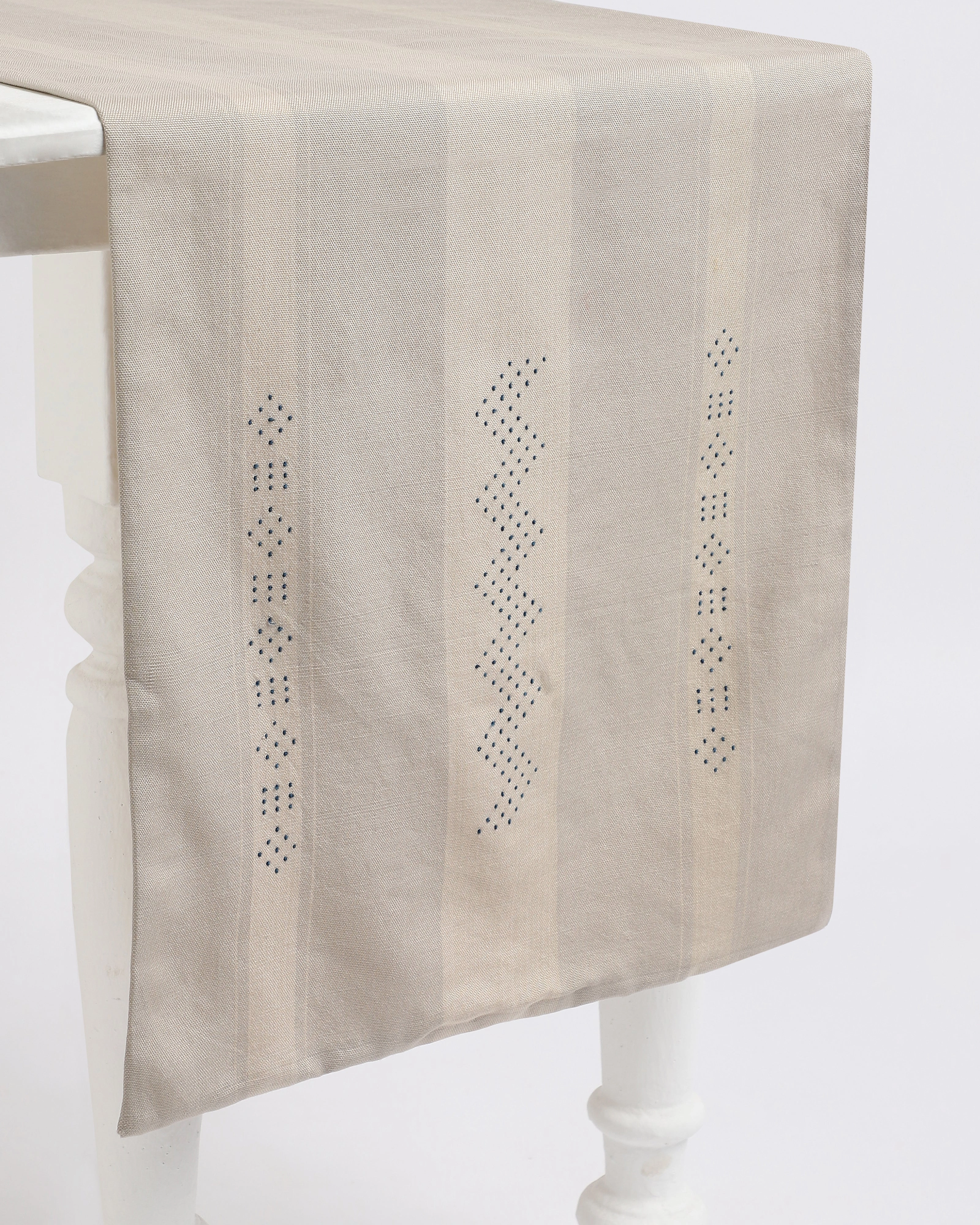 Diyar Tangalia Cotton Table Runner ceramic table ornament