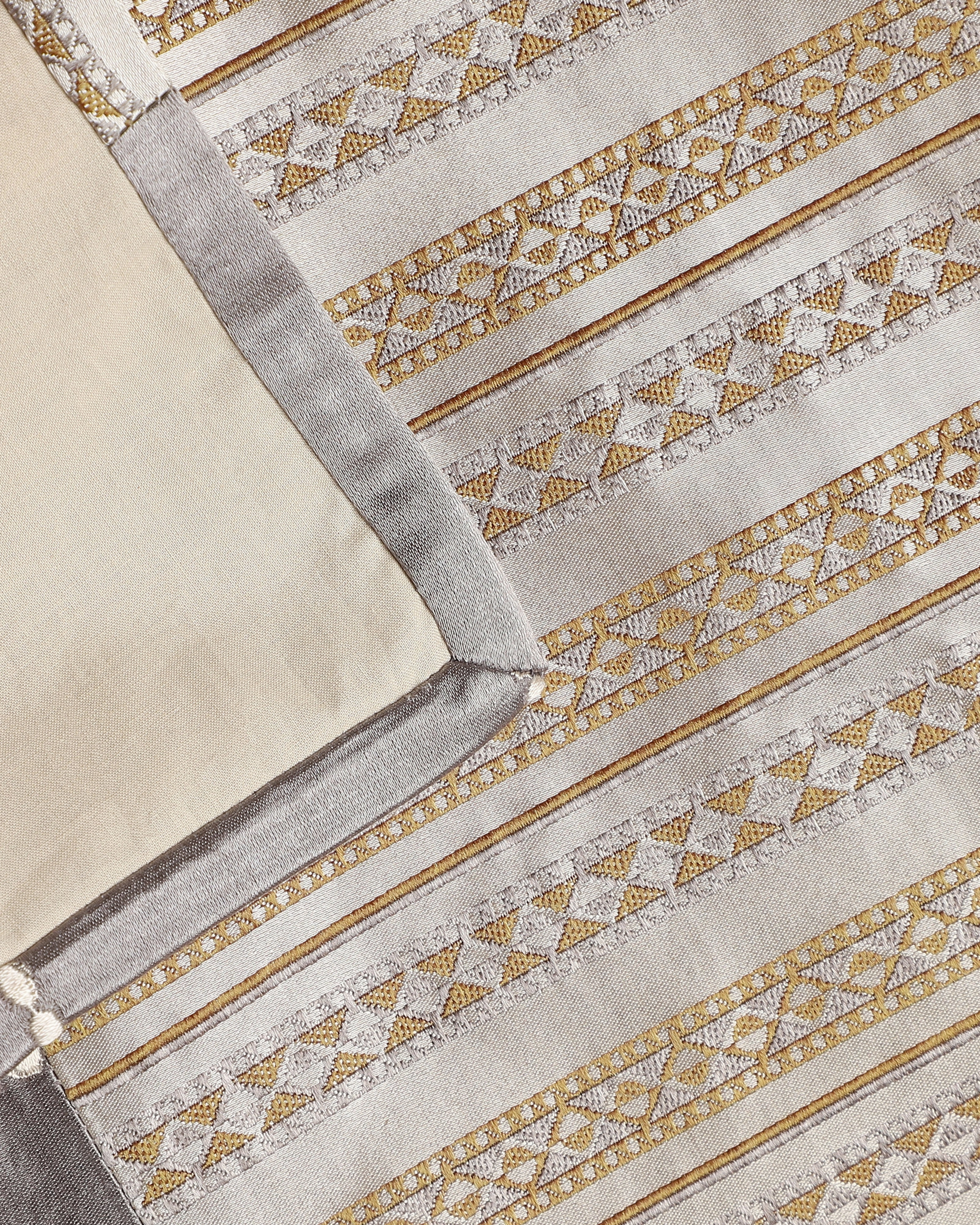 Fiolmena Tanchoi Silk Table Runner