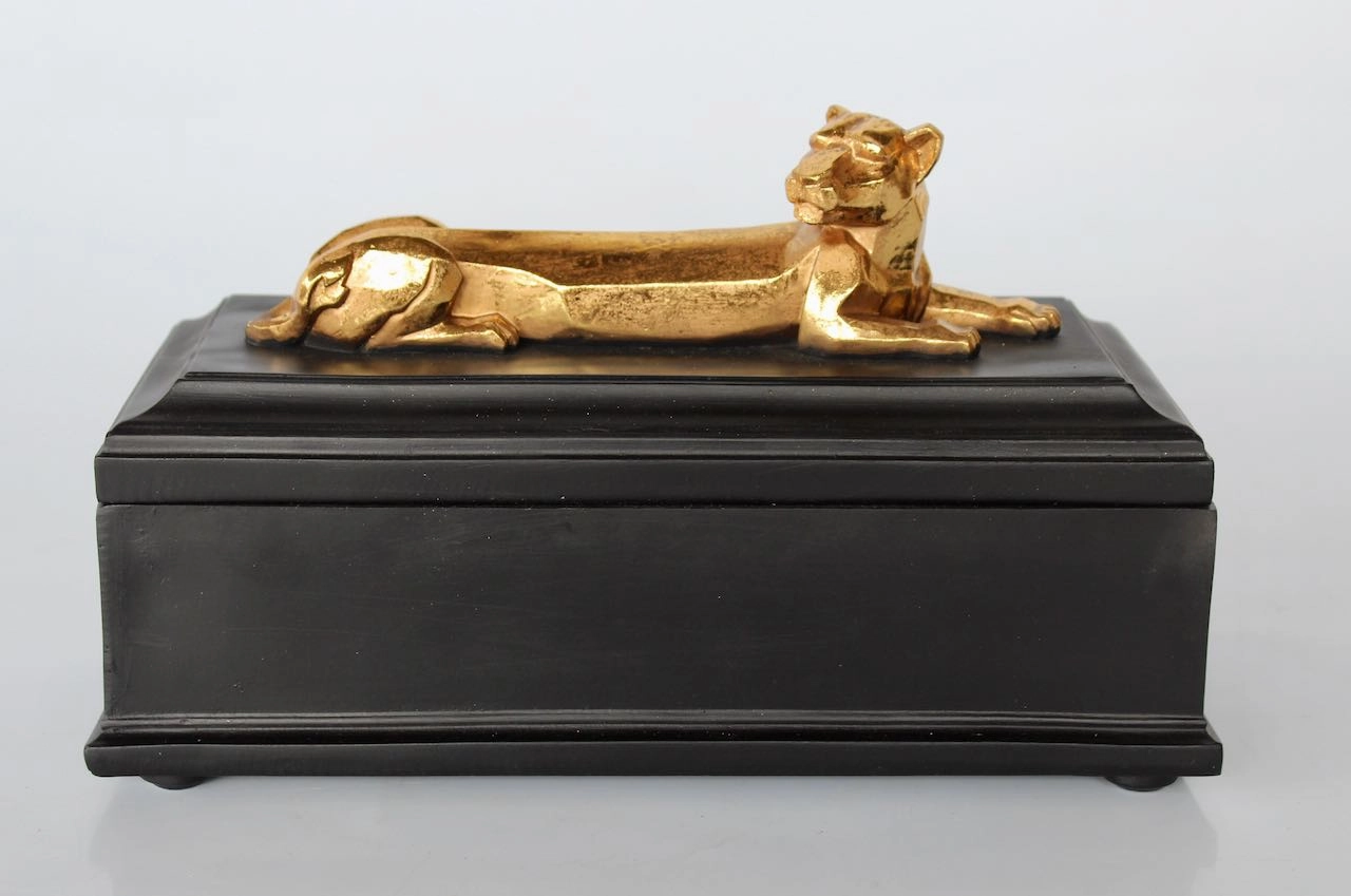 GOLD LIONESS ON BOX 16X26X12CM