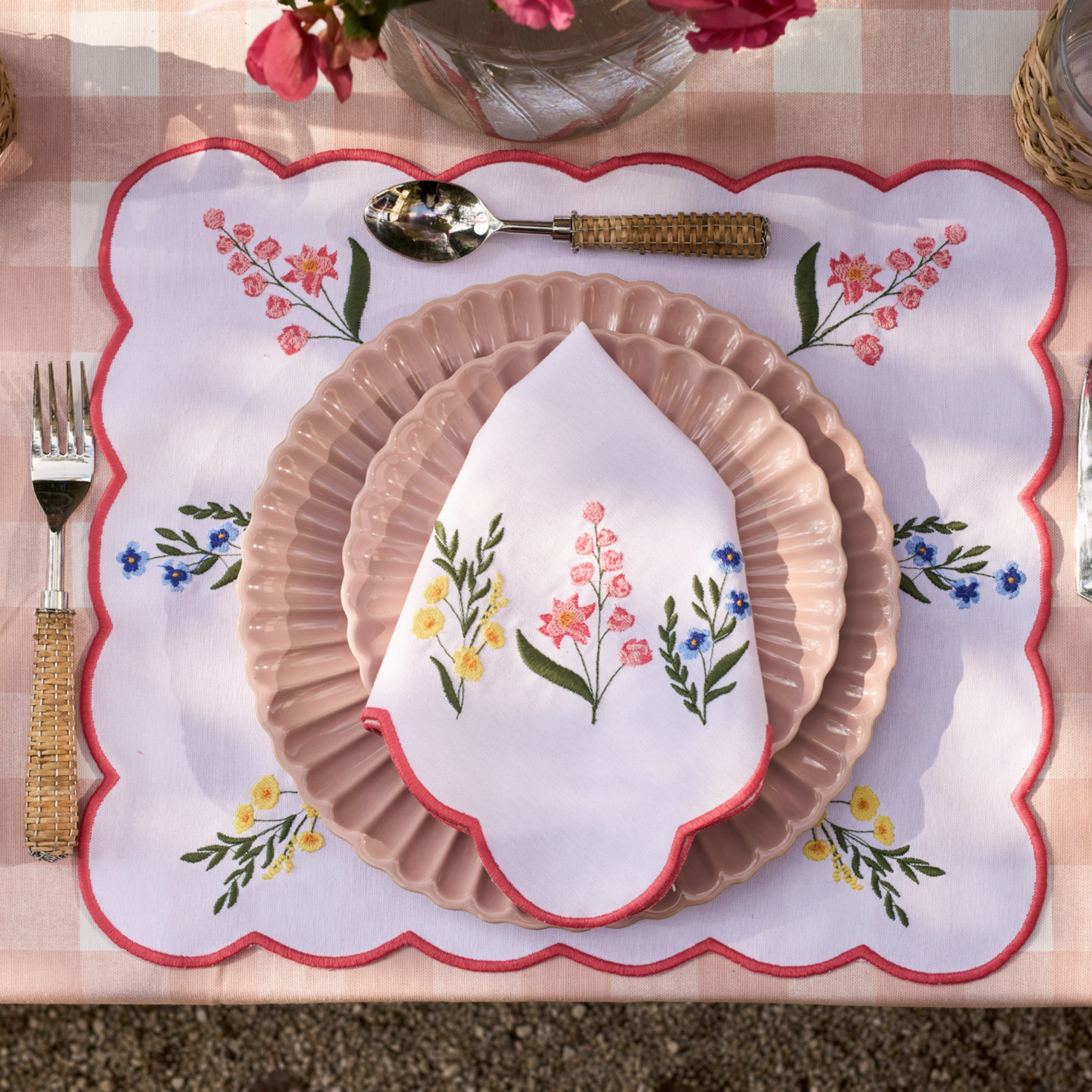 Jardin Embroidered Placemat and Napkin Set