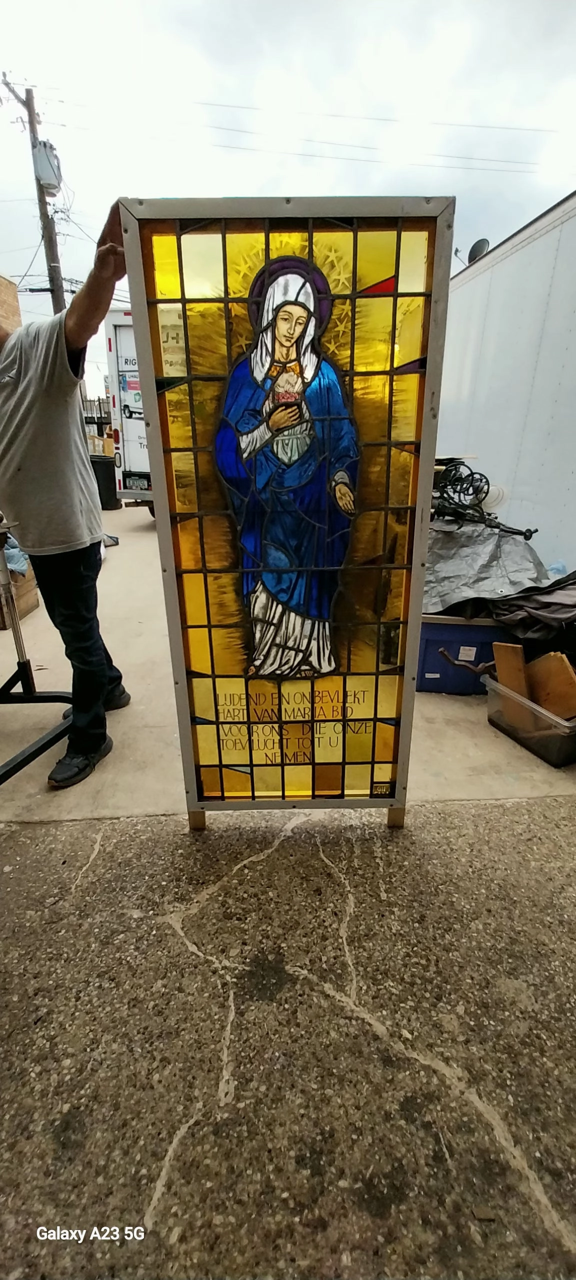 LARGE IMMACULATE HEART OF MAR STAINED GLASS WINDOW ATTRIBUTED TO BELGIAN ARTIST JAN WOUTERS