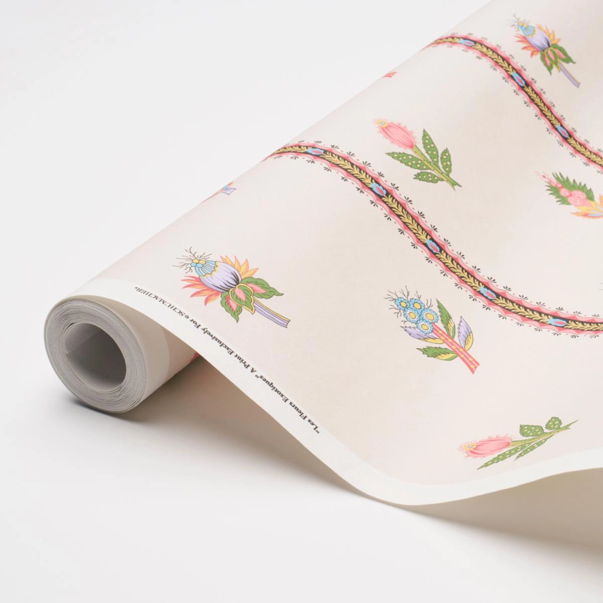 Les Fleurs Exotiques in Antique Rose Wallpaper