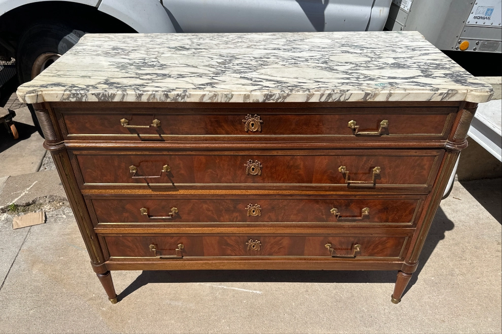 LOUIS XVI WHITE AND GREY MARBLE TOP 4 DRAWER CHEST WITH BALE PULLS