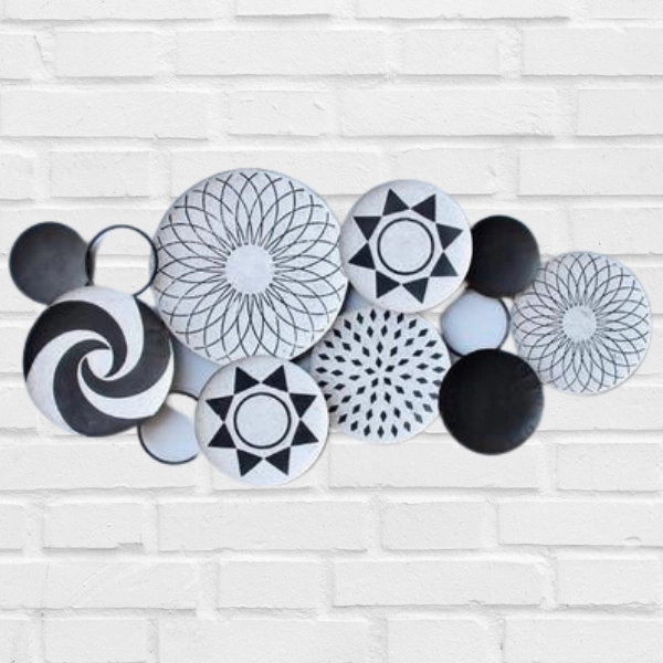 Metal black & white wall decor