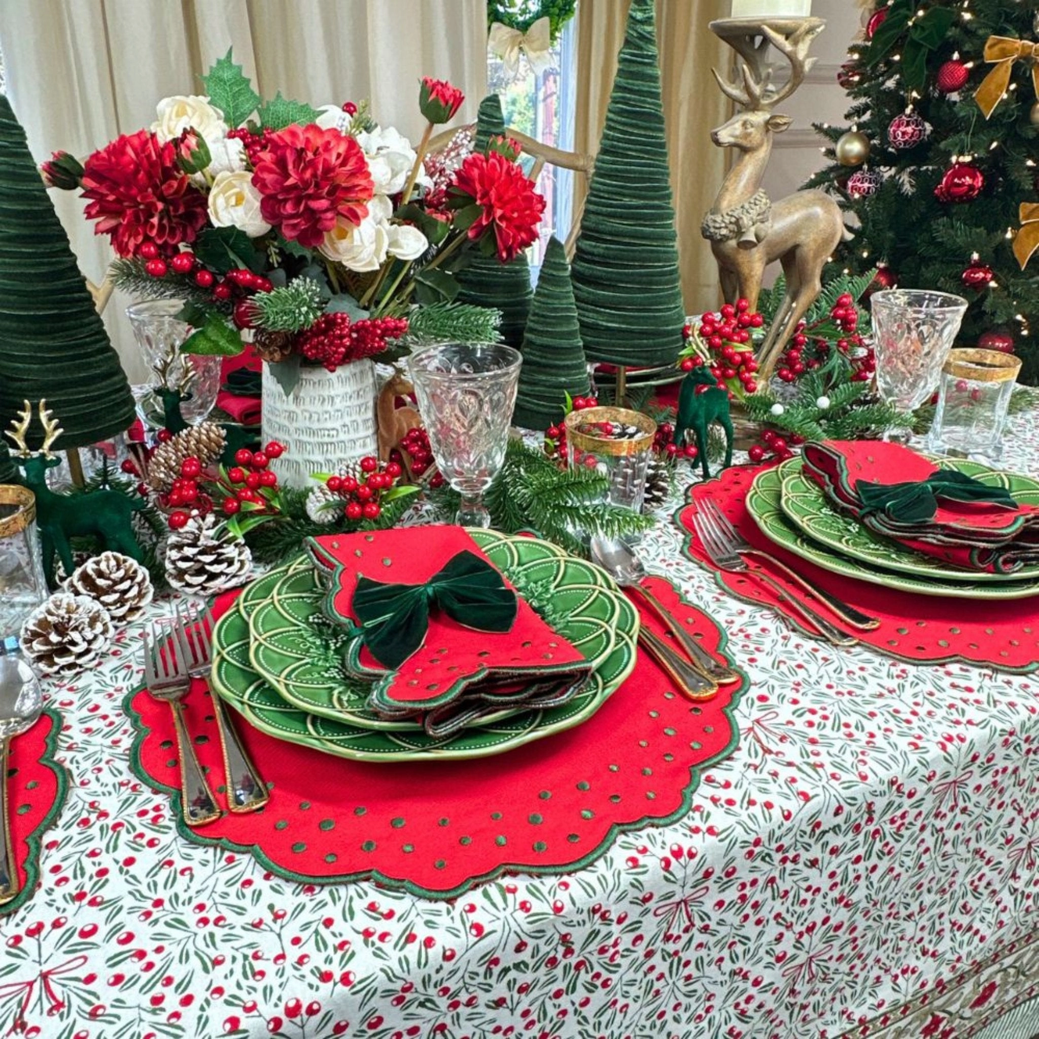 Mistletoe Tablecloth