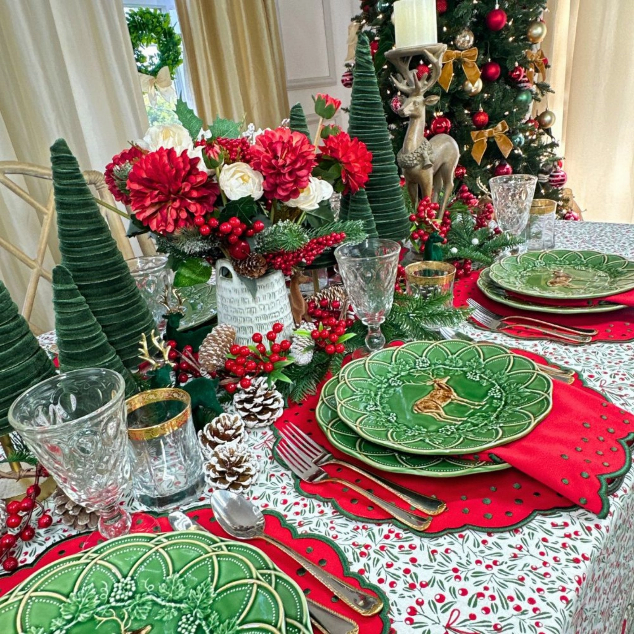 Mistletoe Tablecloth