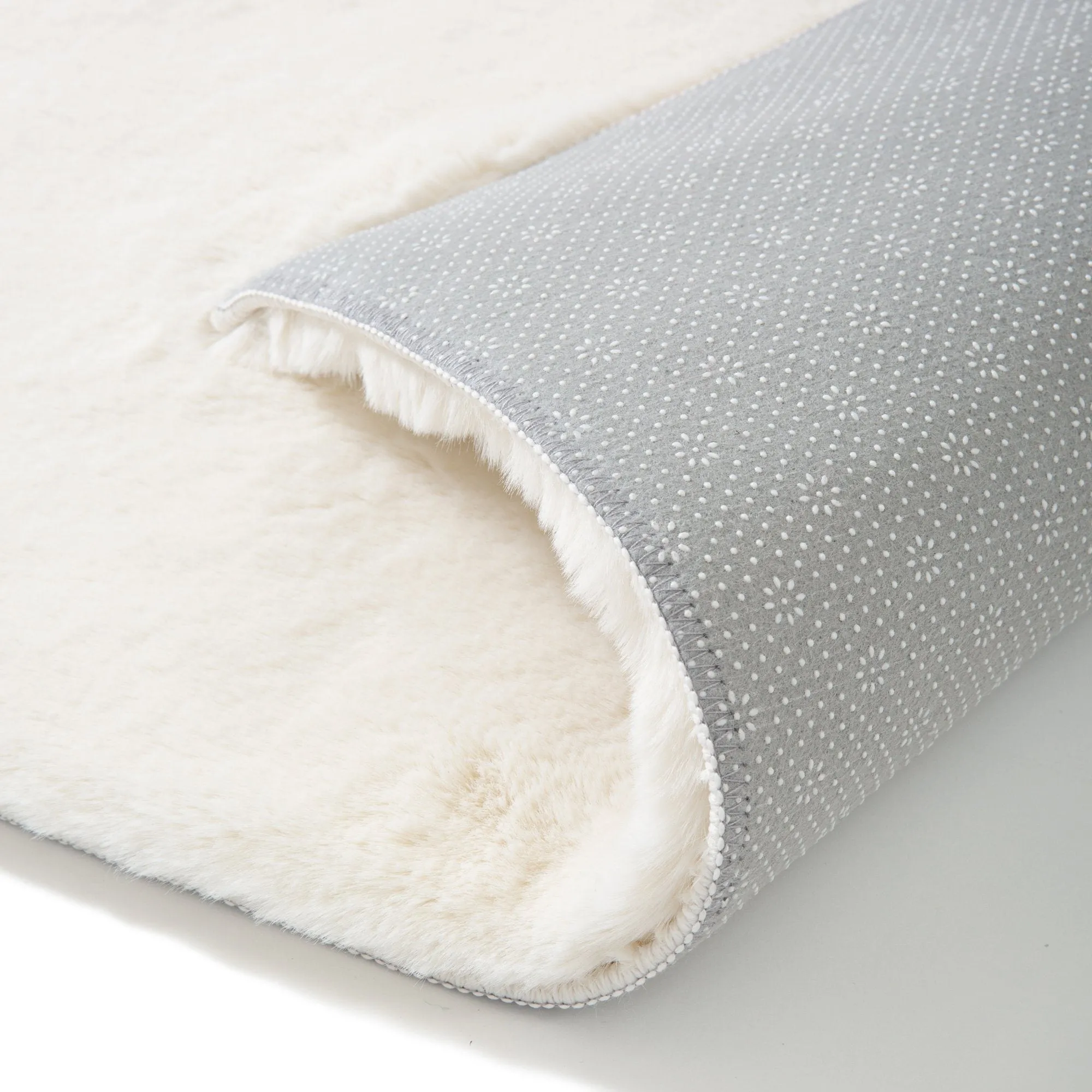 Mitis Rug 2 Large Ivory (W2000D2000)