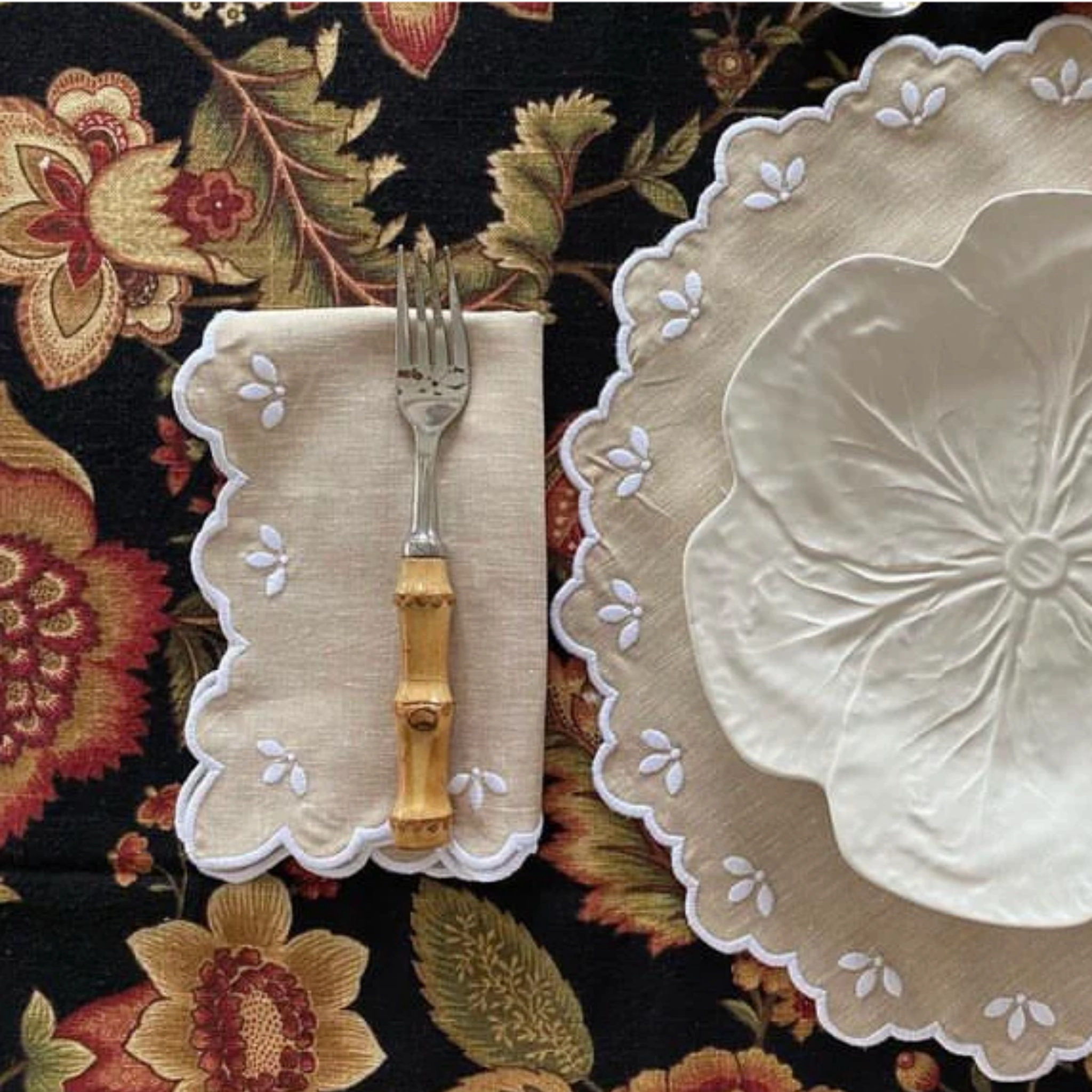 Scalloped Edge Embroidered Sand Linen Dinner Napkin