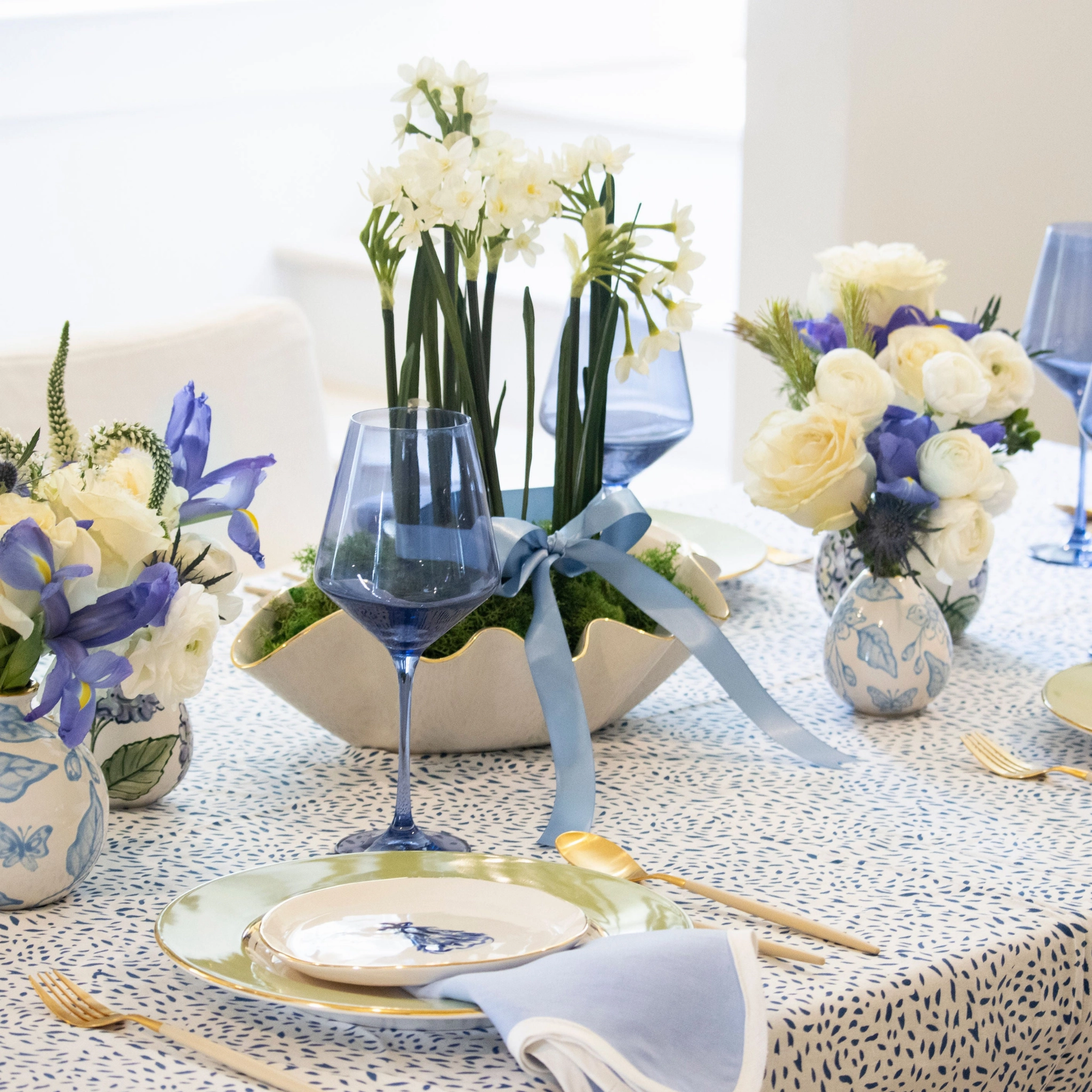 Scalloped Square Table Linen, Cornflower Blue