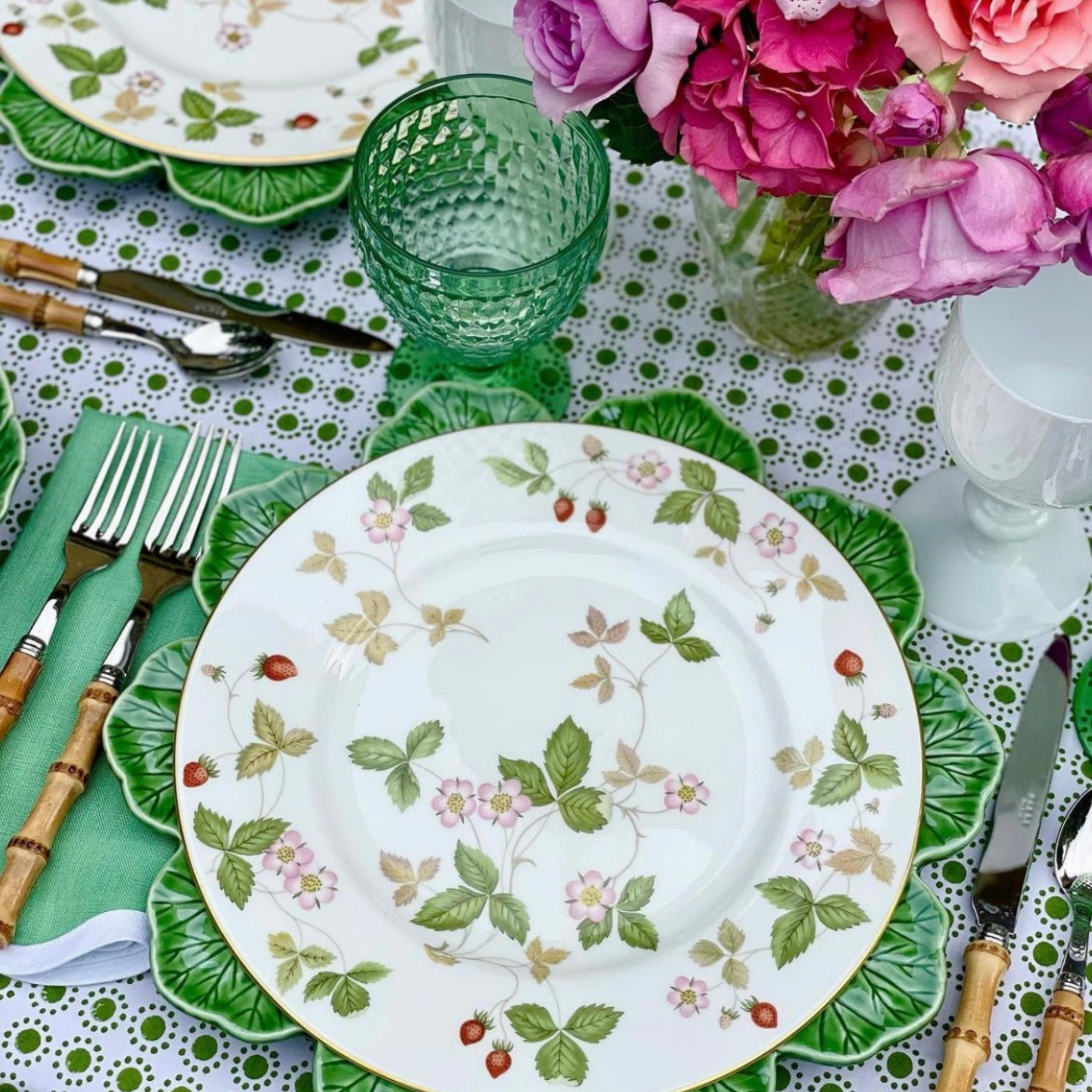 Scalloped Square Table Linen, Garden Green