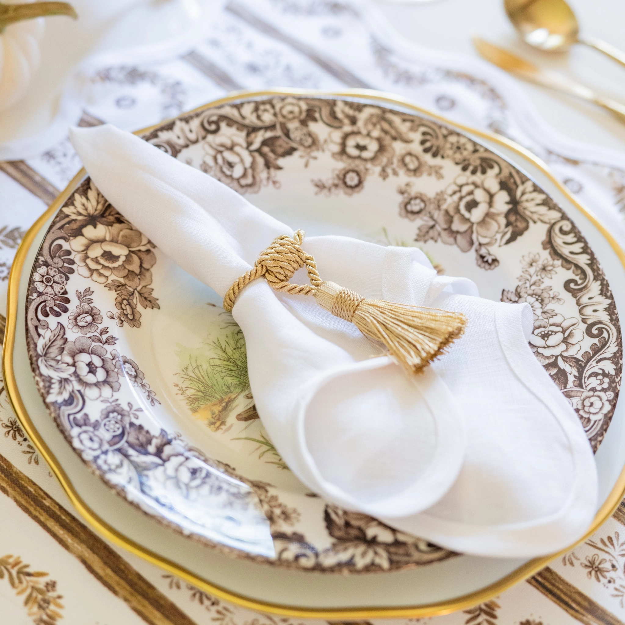 Scalloped Square Table Linen, Lily White