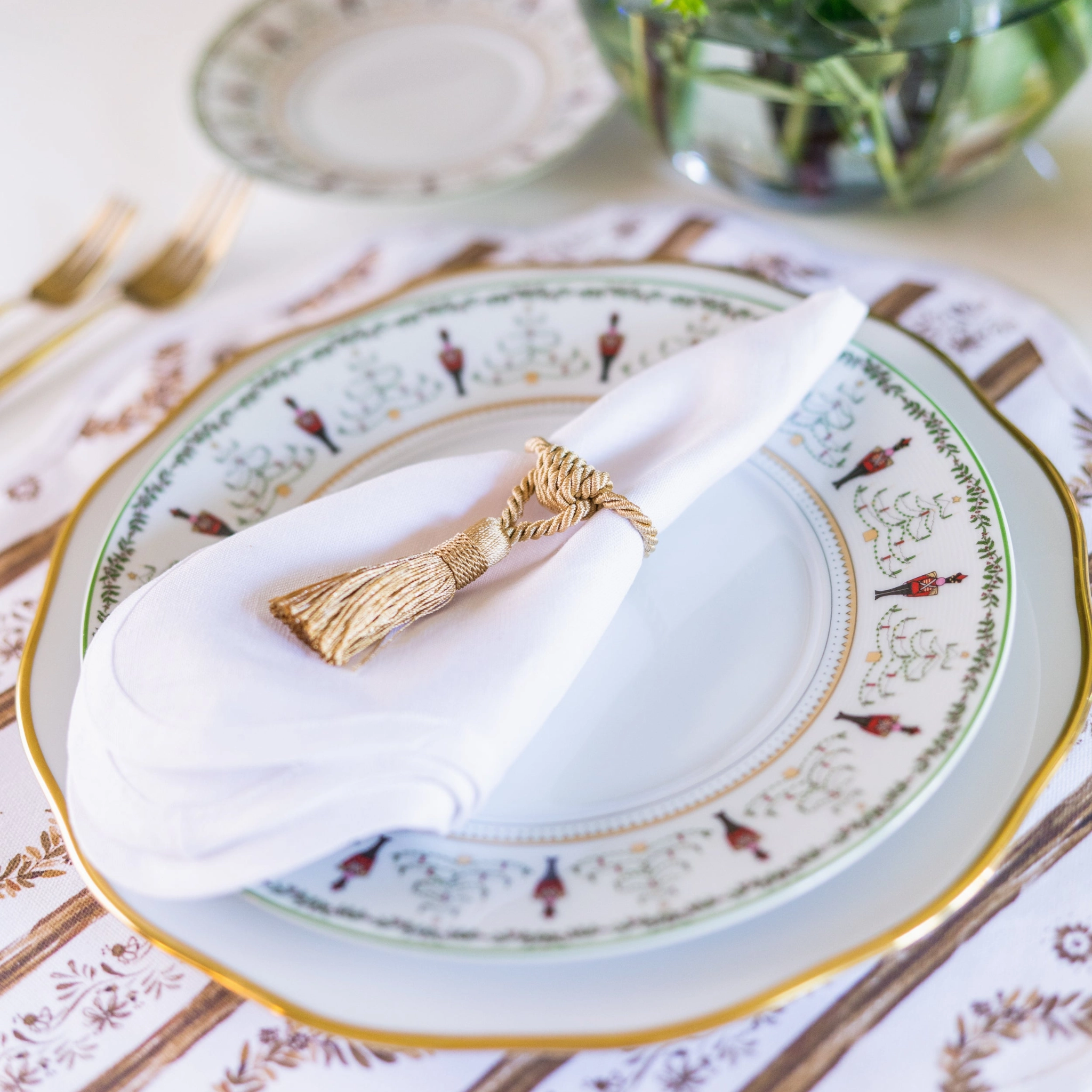 Scalloped Square Table Linen, Lily White