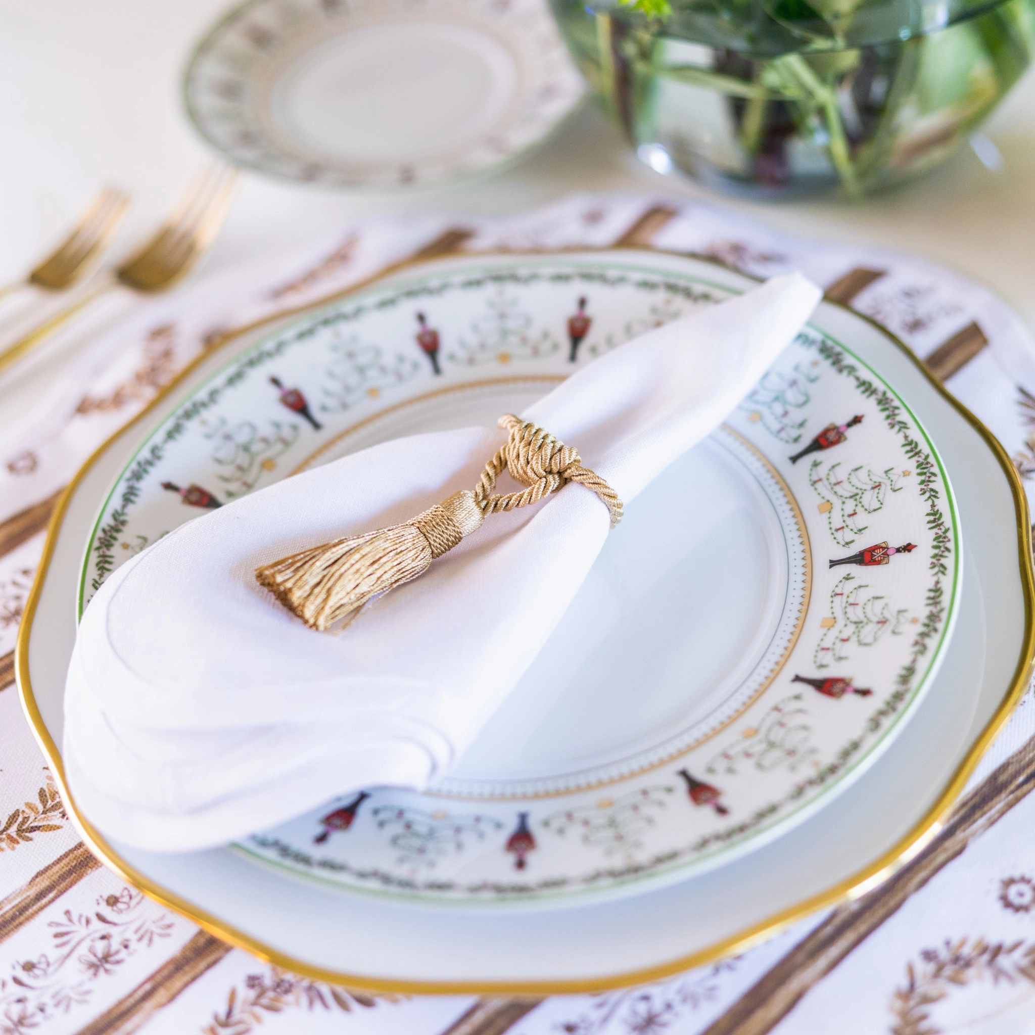 Scalloped Square Table Linen, Lily White
