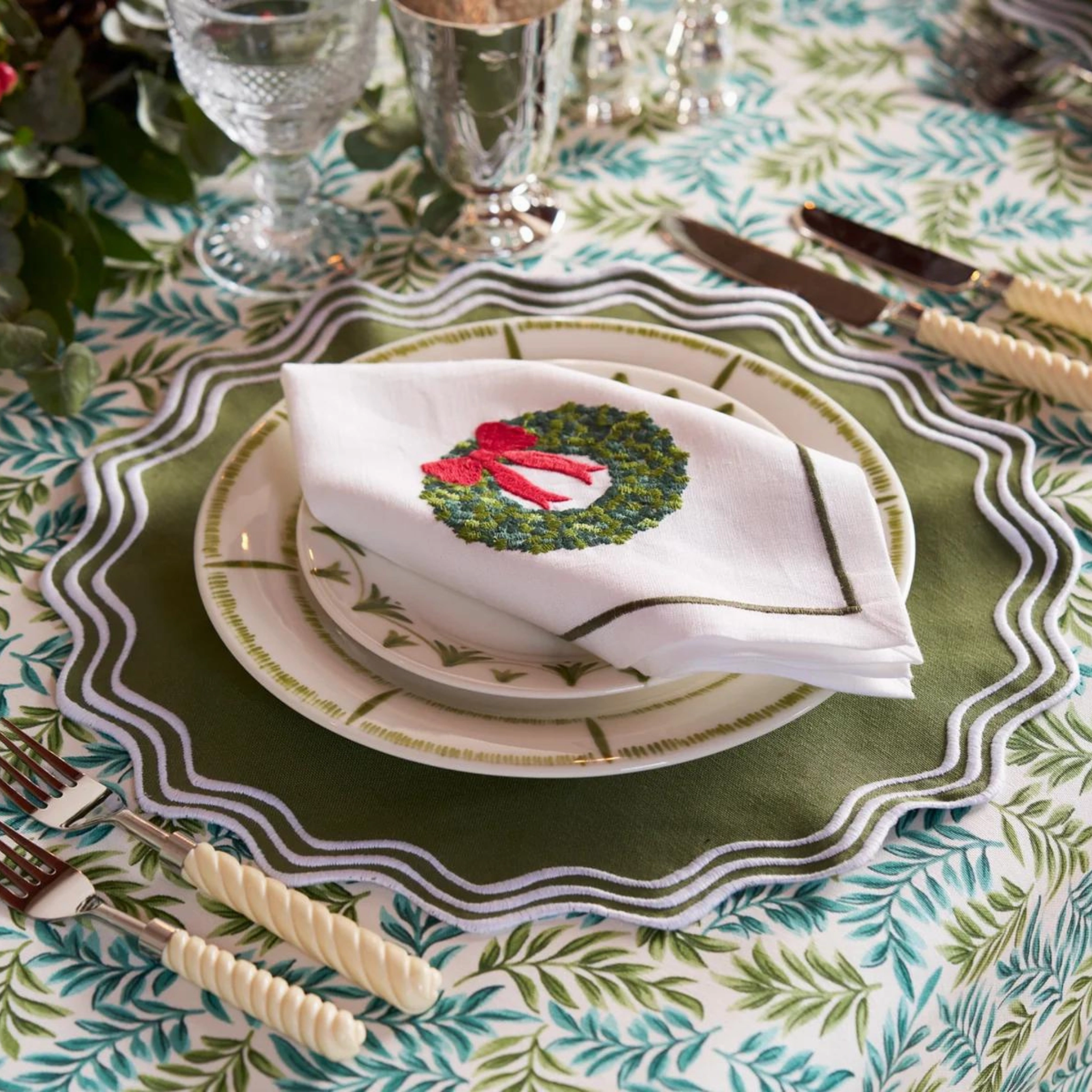 Set of 4 Christmas Wreath Embroidered Napkins