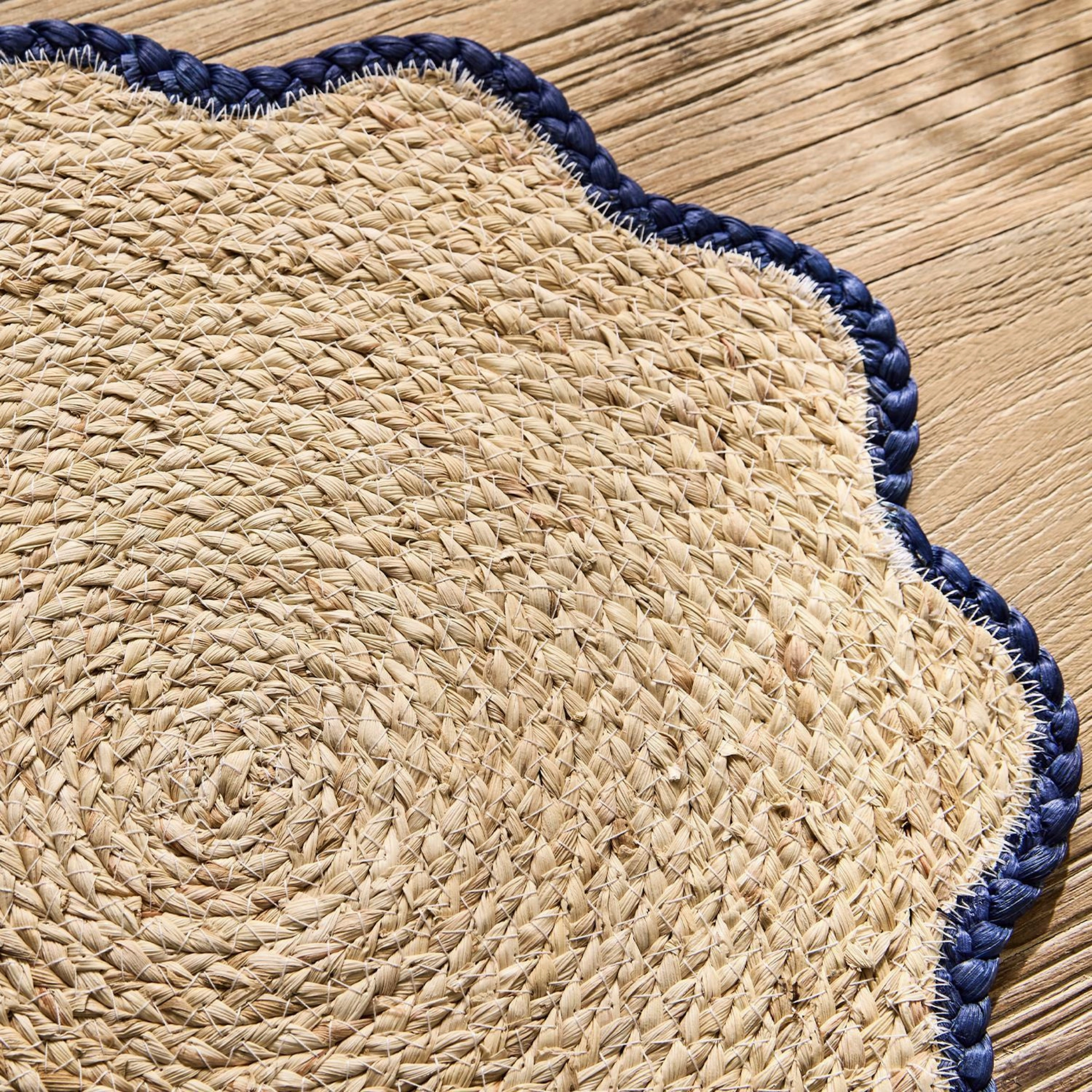 Set of 4 Handwoven Scalloped Edge Seagrass Placemats