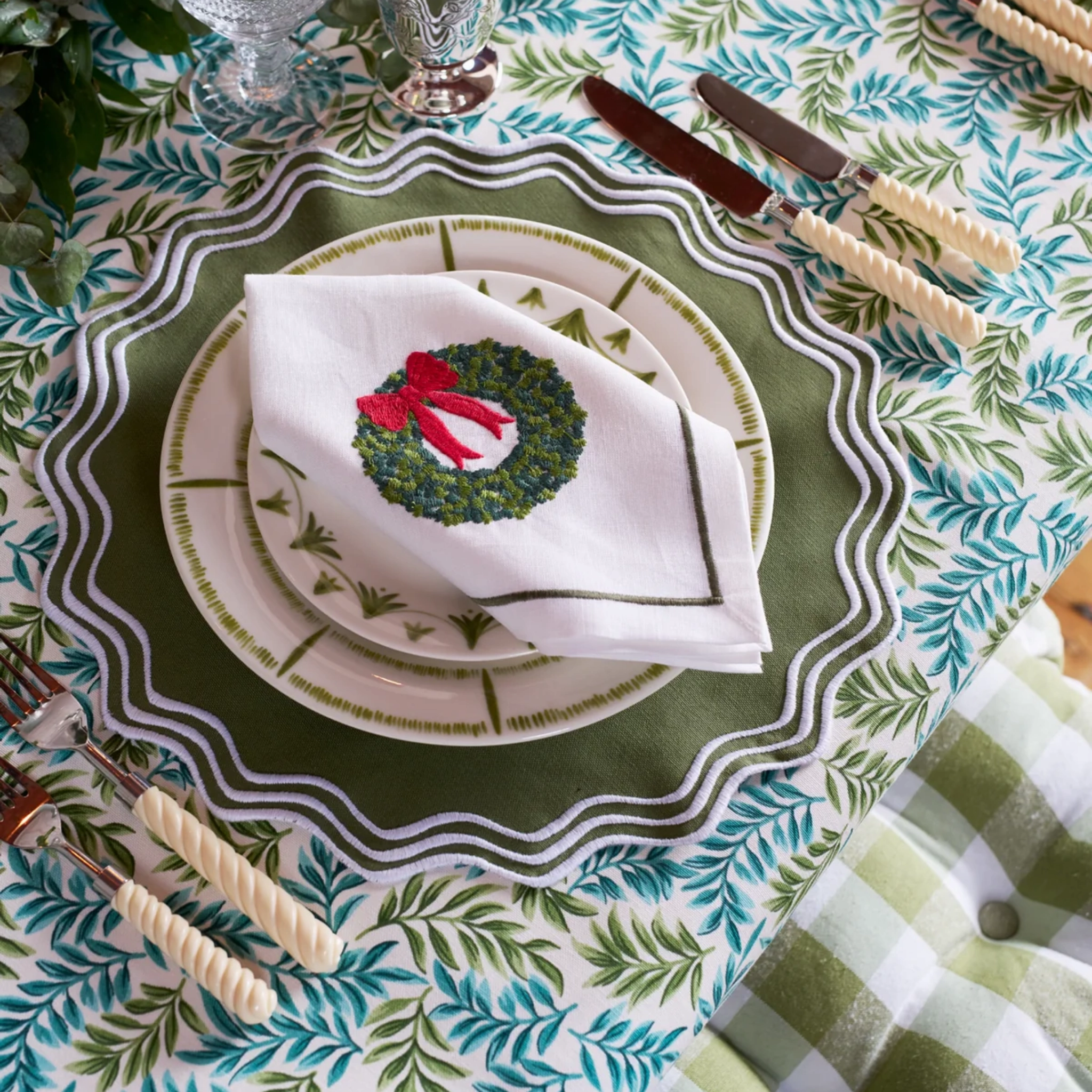 Set of 4 Wreath Green & White Embroidered Placemats