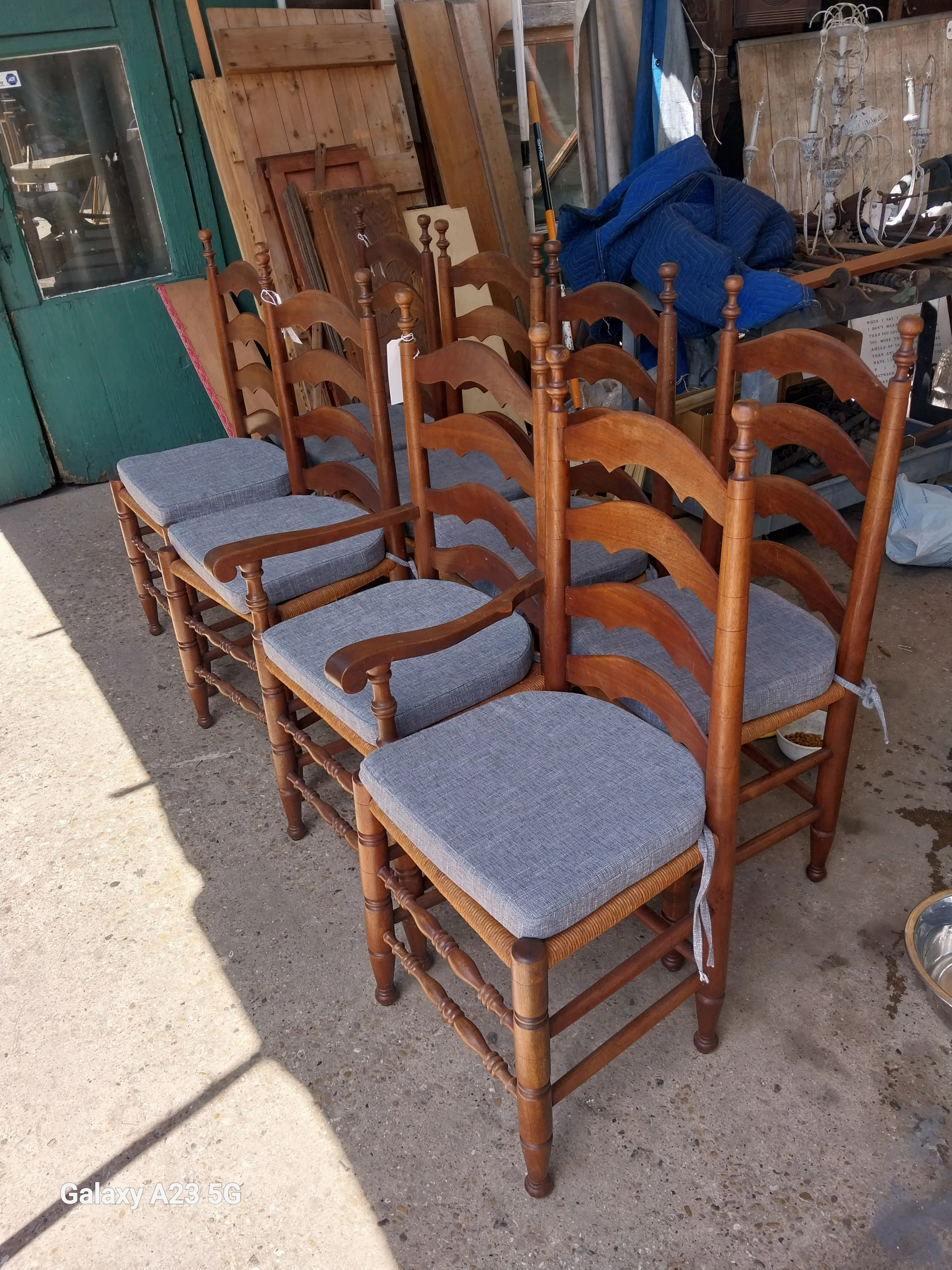 SET OF 8 VINTAGE AMERICAN MADE  DARK WALNUT RUSH SEAT LADDER BACK CHAIRS