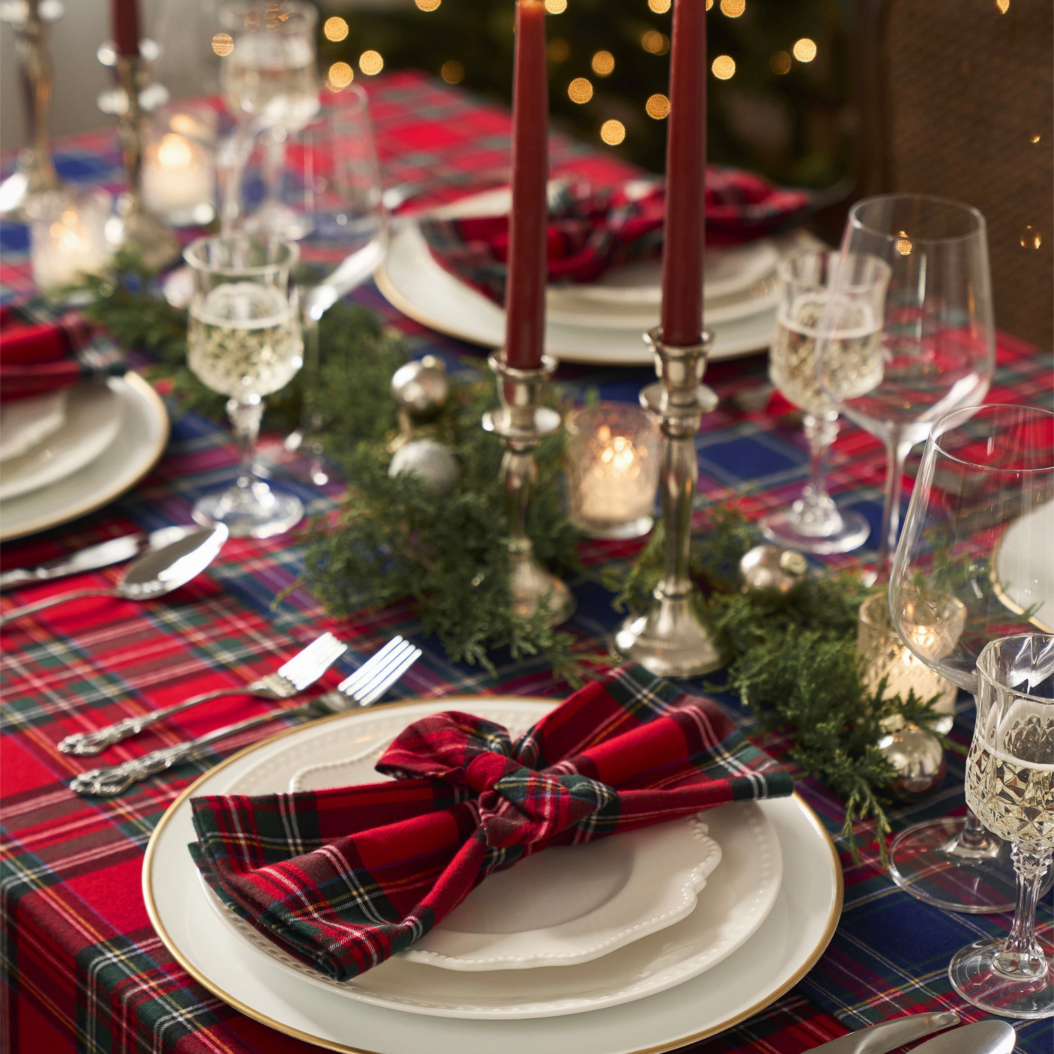 Signature Twill Tablecloth in Imperial Tartan