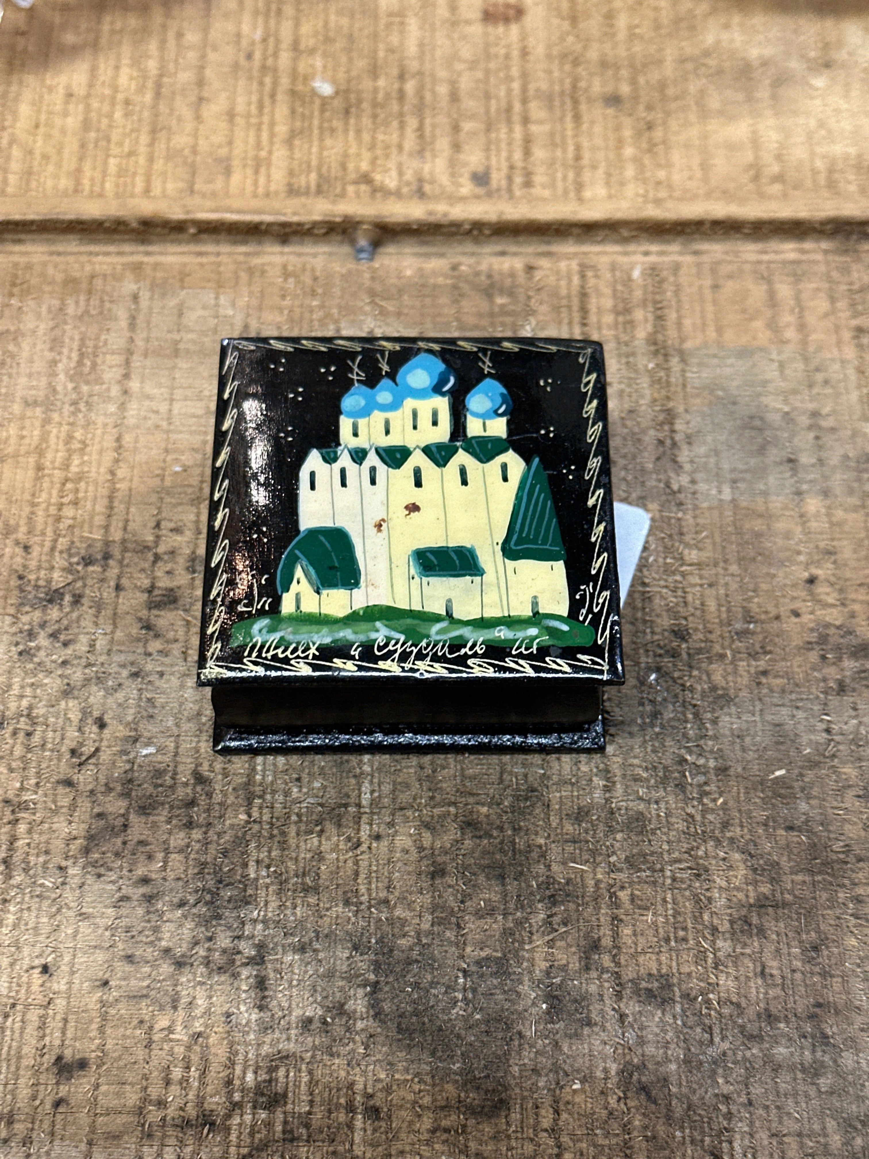 SMALL ROUND RUSSIAN BOX WITH CASTLE artistic wall mural