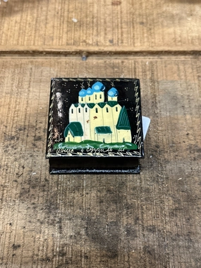 SMALL ROUND RUSSIAN BOX WITH CASTLE artistic wall mural