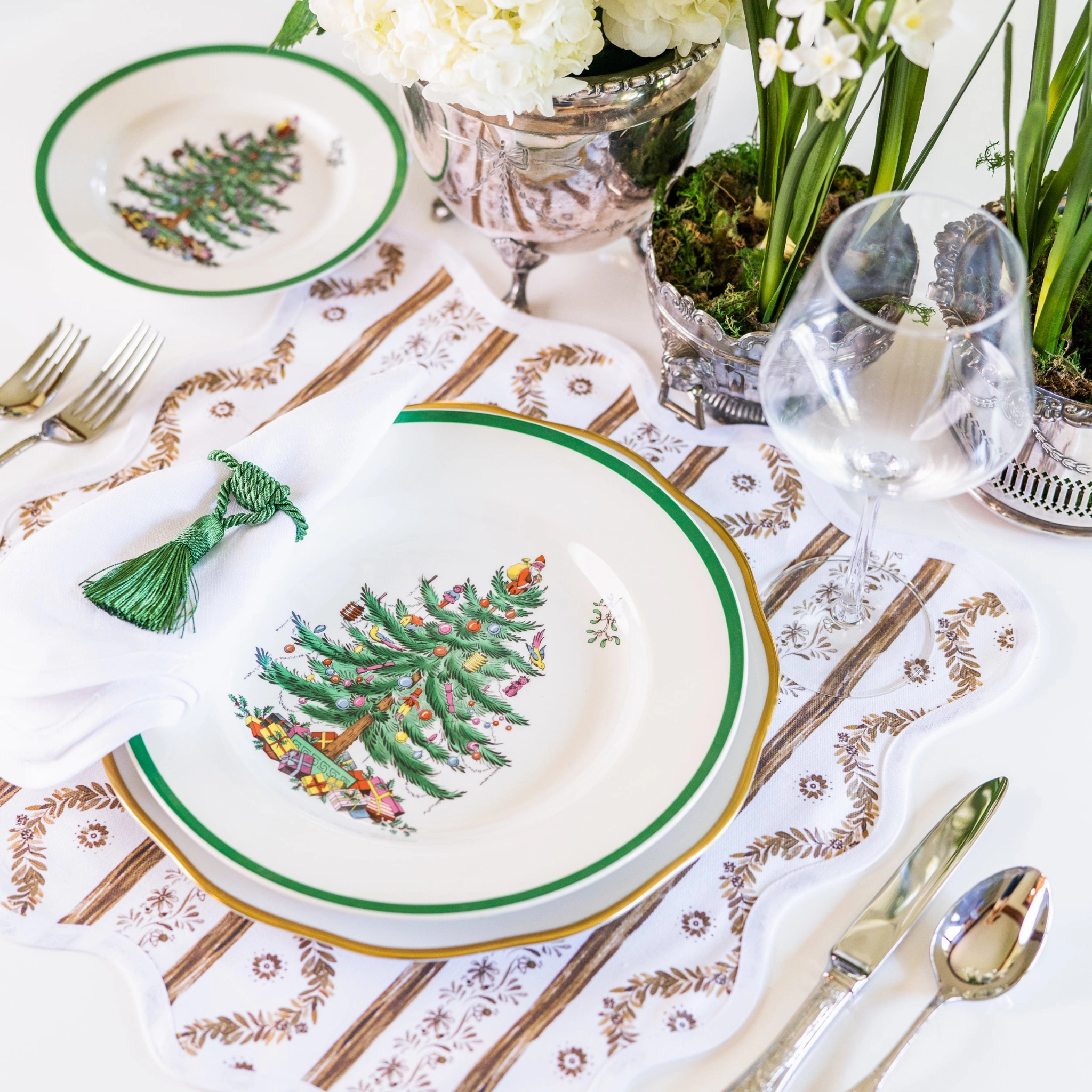 Square Scalloped Placemat, Boxwood Garden - Espresso