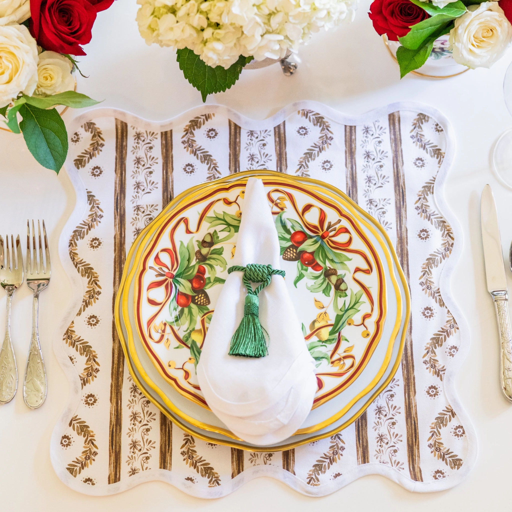 Square Scalloped Placemat, Boxwood Garden - Espresso