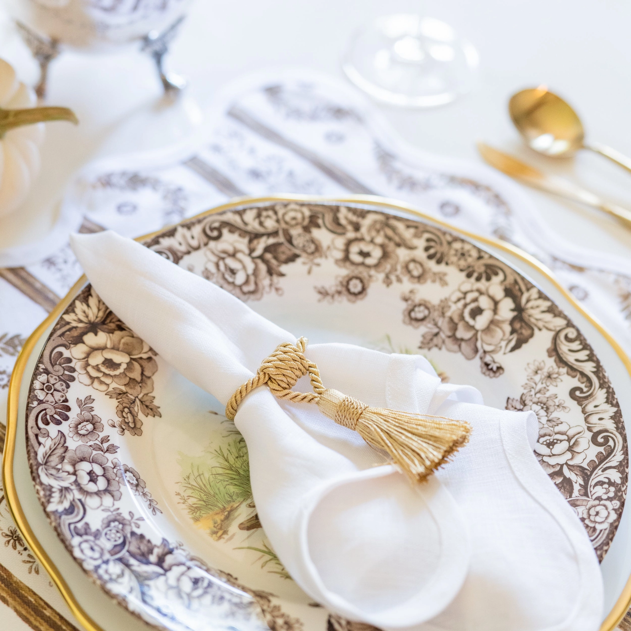 Square Scalloped Placemat, Boxwood Garden - Espresso