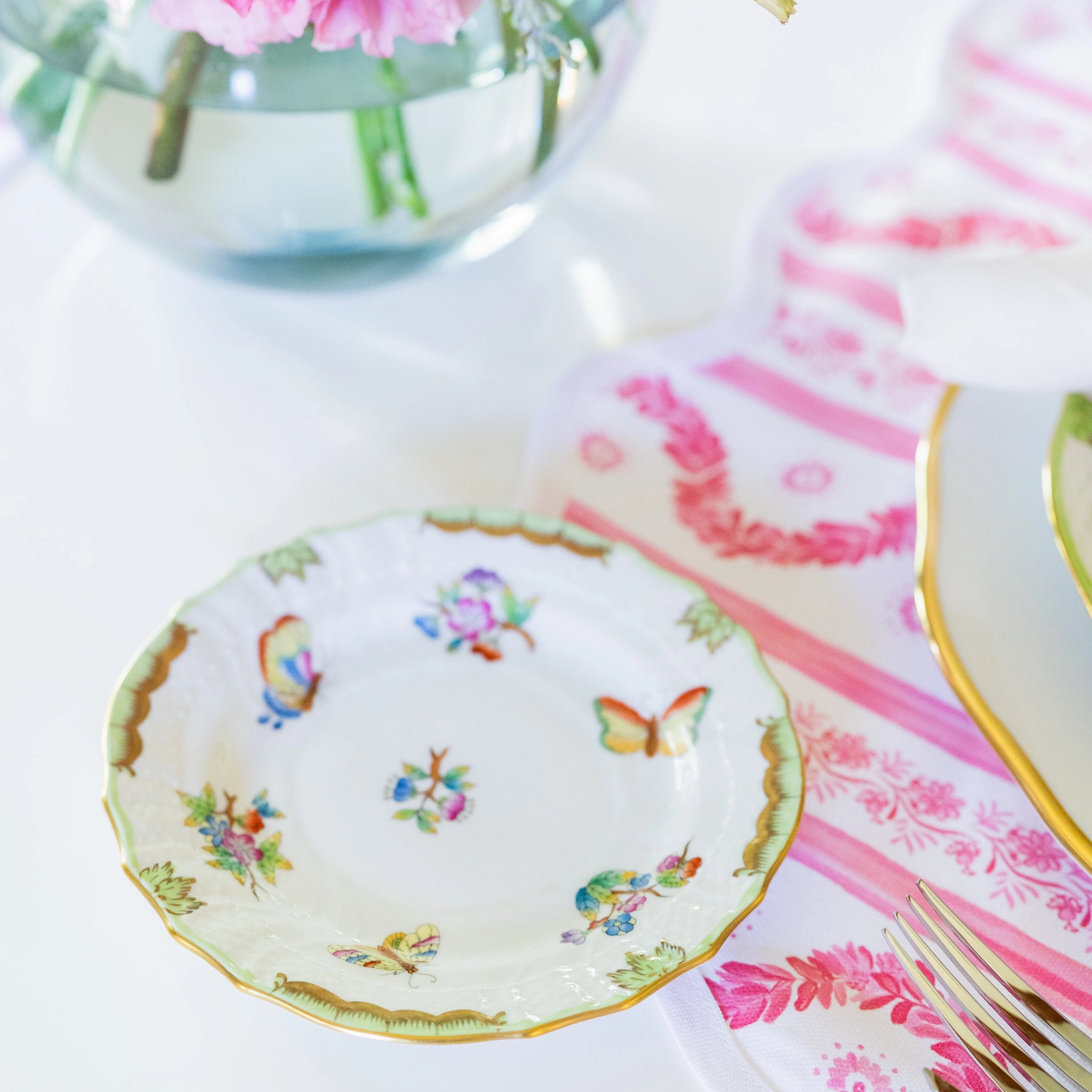 Square Scalloped Placemat, Boxwood Garden - Rose
