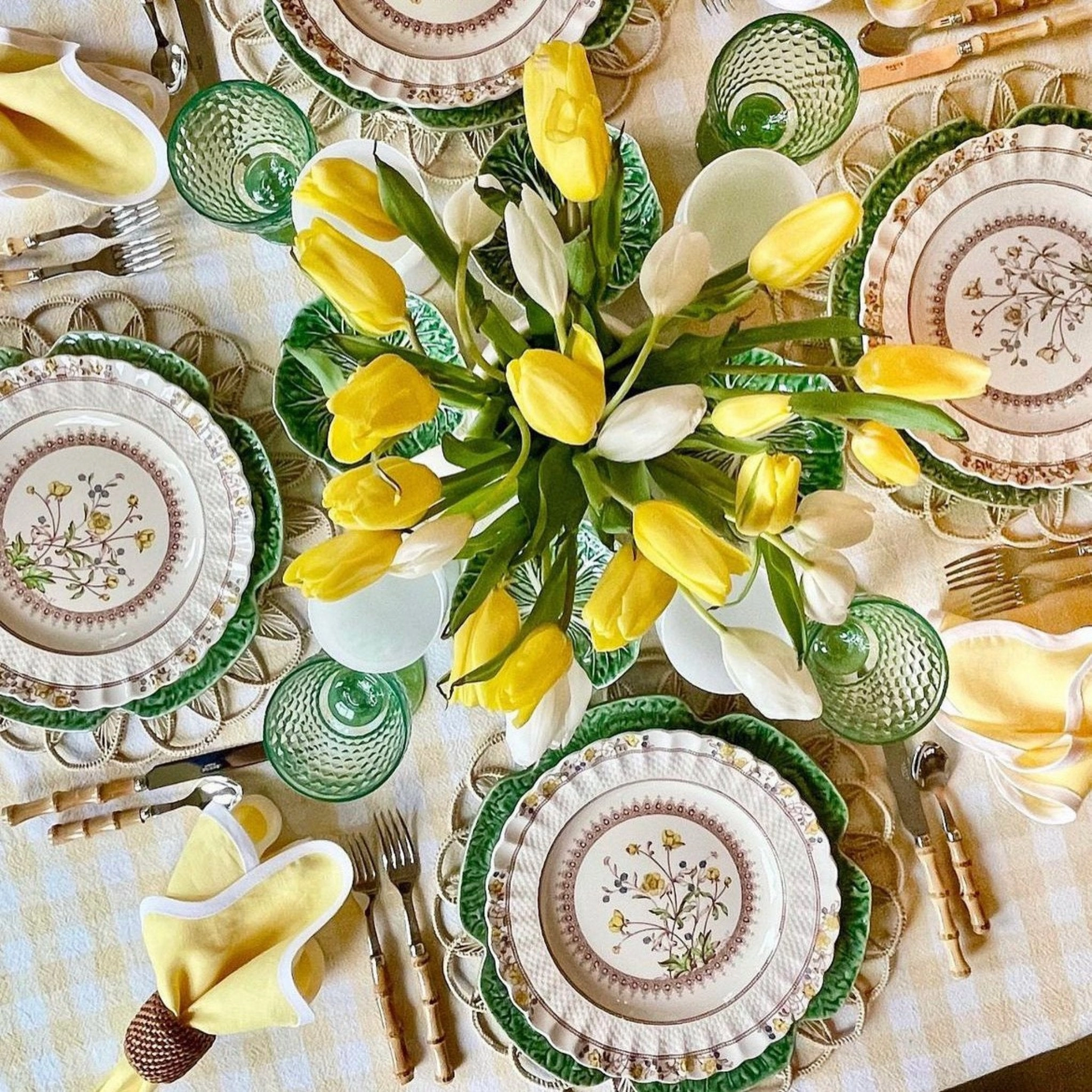 Square Scalloped Table Linen, Lemon Yellow