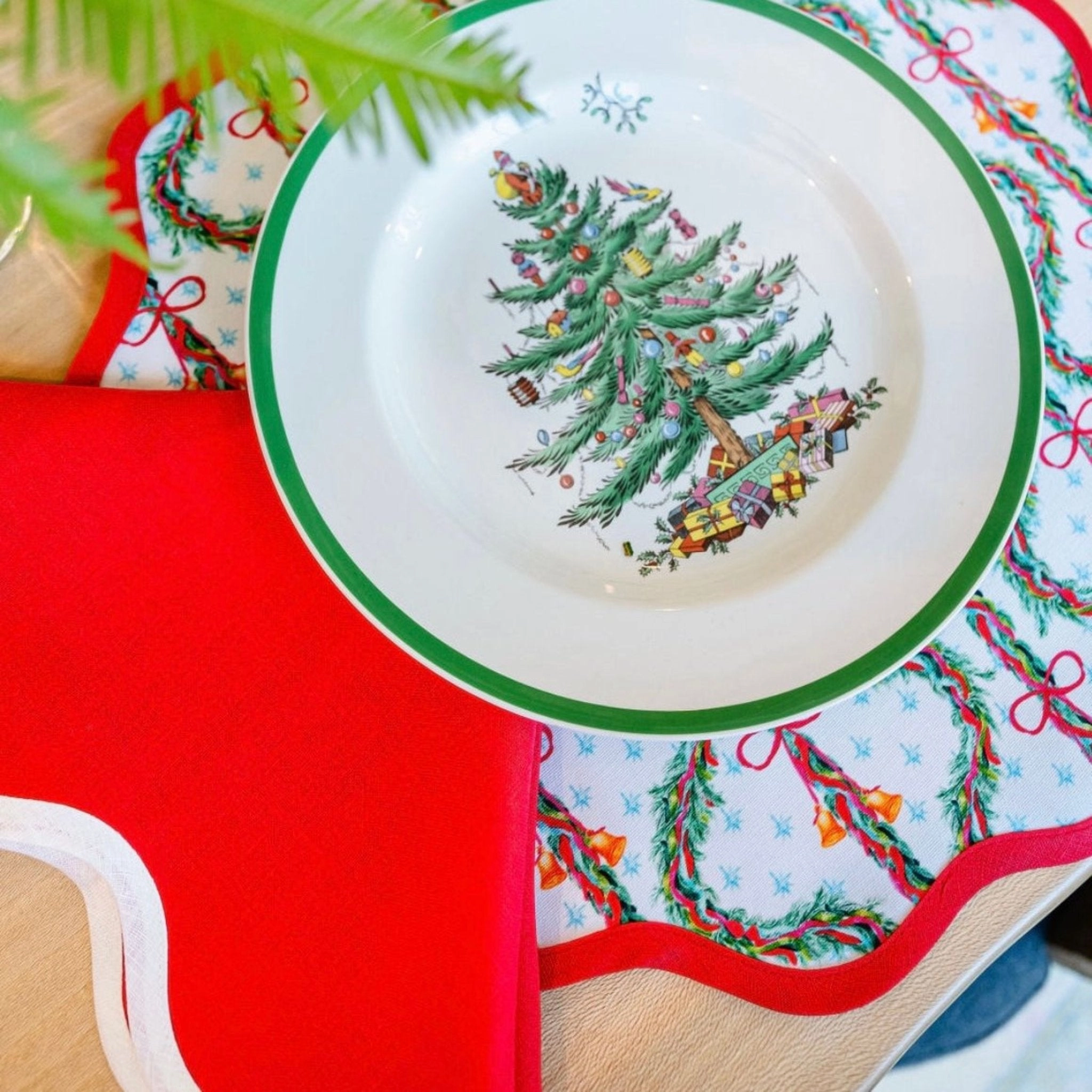 Square Scalloped Table Linen, Rosebud Red