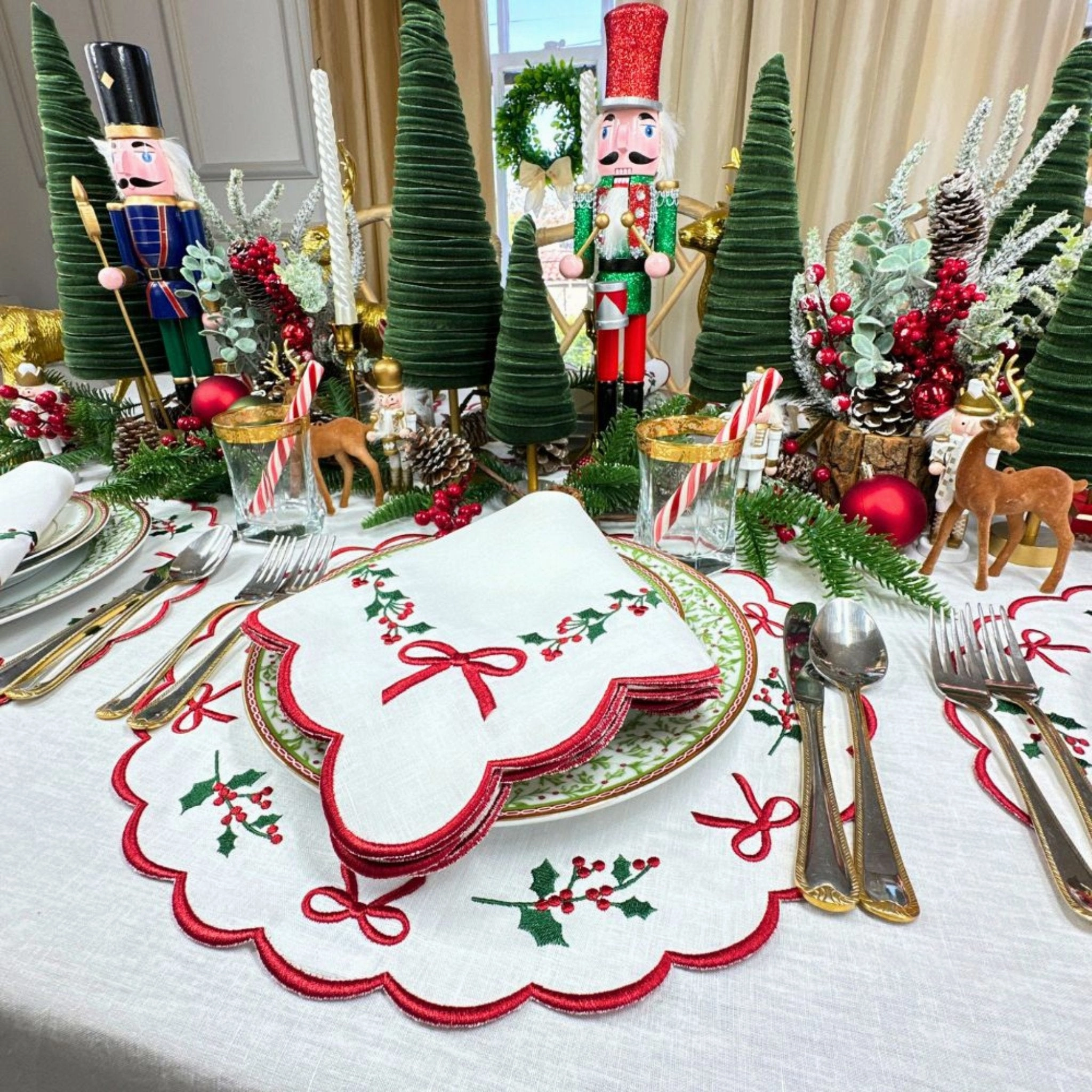 Studio Collection: Holly & Bows Napkin, Set of 4