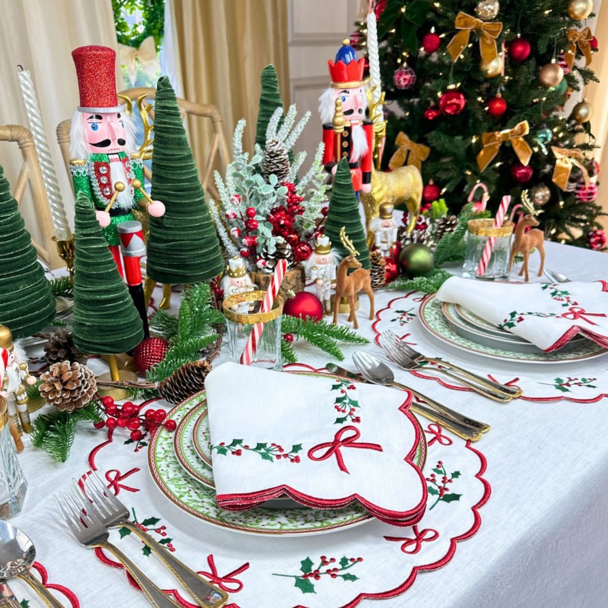 Studio Collection: Holly & Bows Napkin, Set of 4