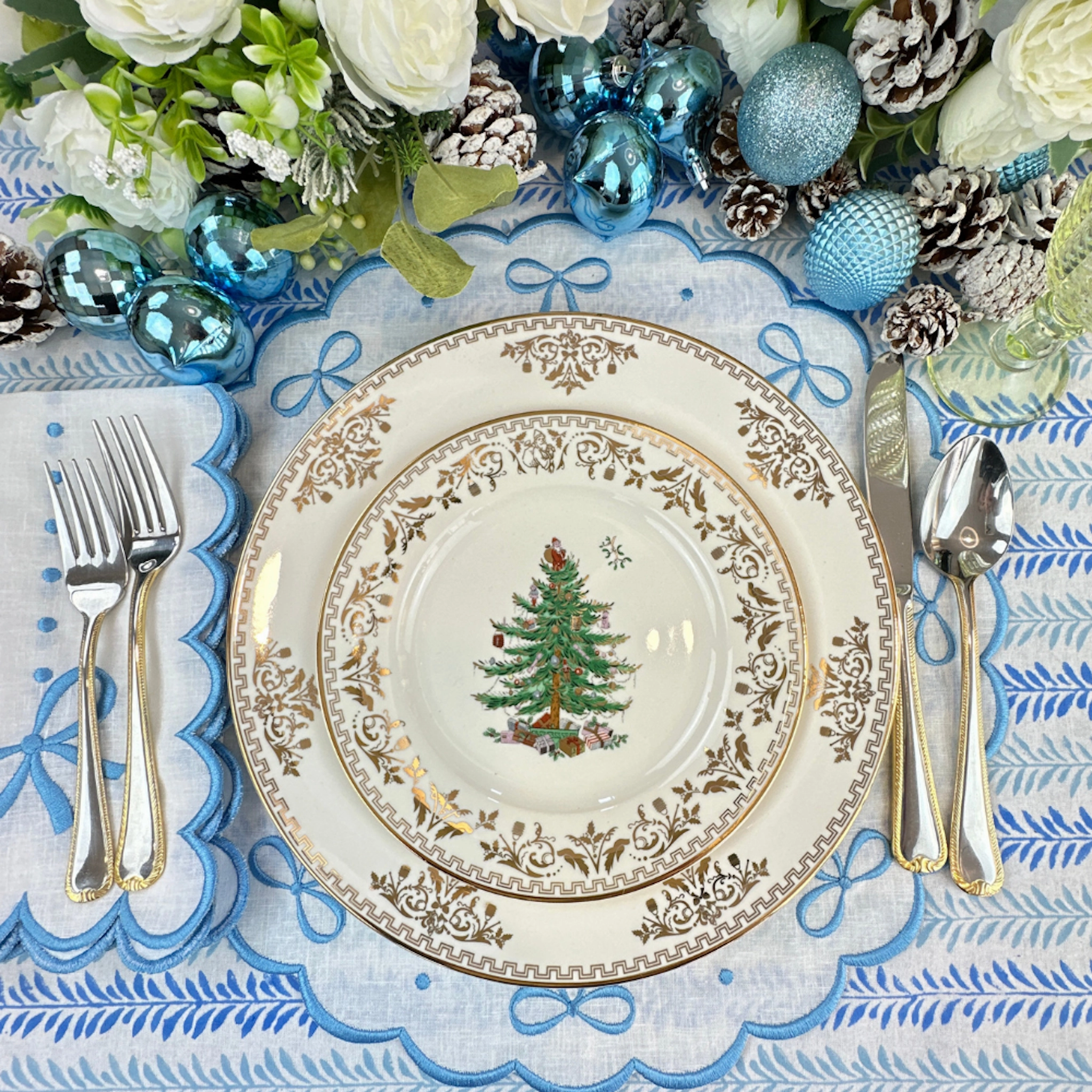 Studio Collection: Juliet Bows Napkins in Linen in White/Blue, Set of 4