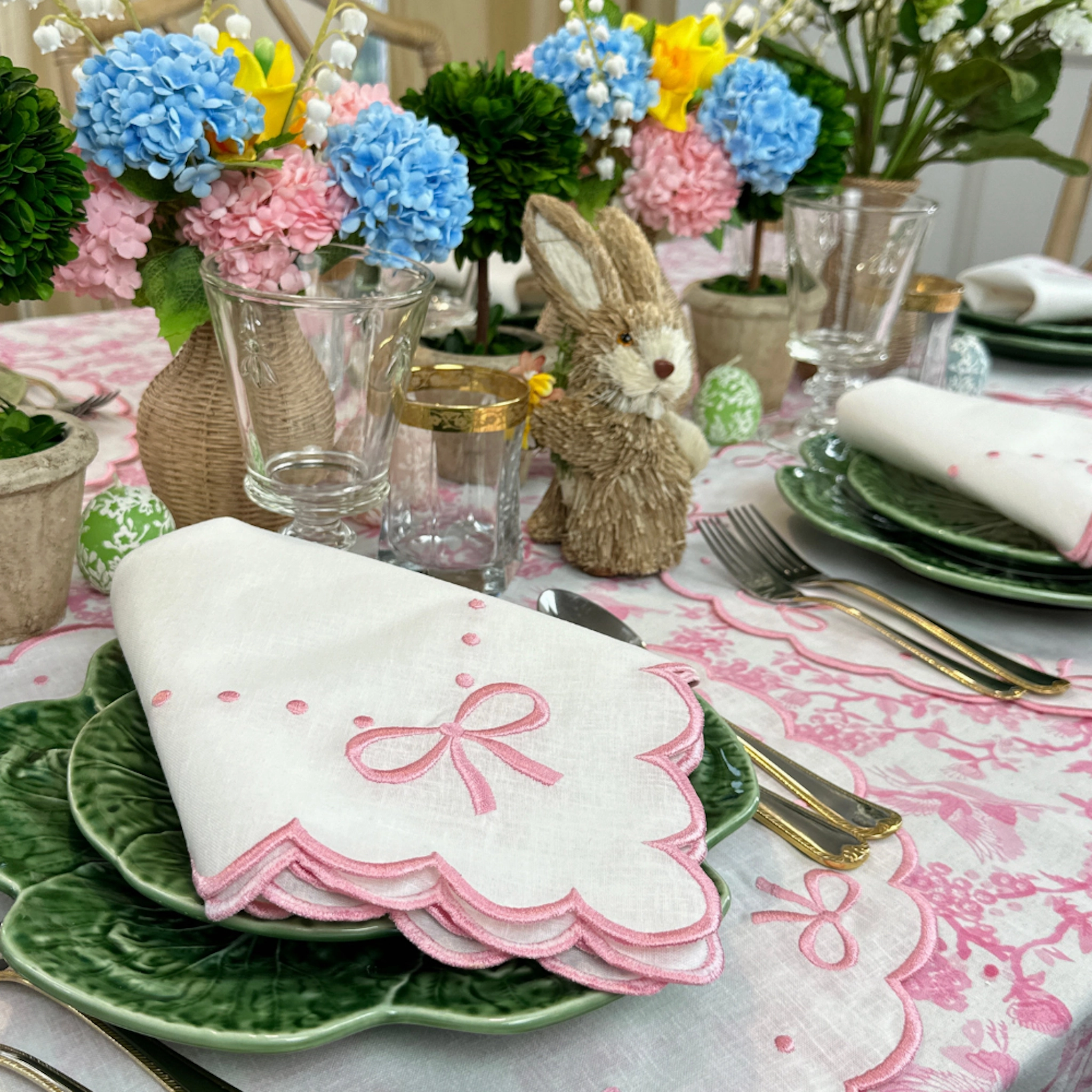 Studio Collection Juliet Bows Napkins in Linen White/Pink