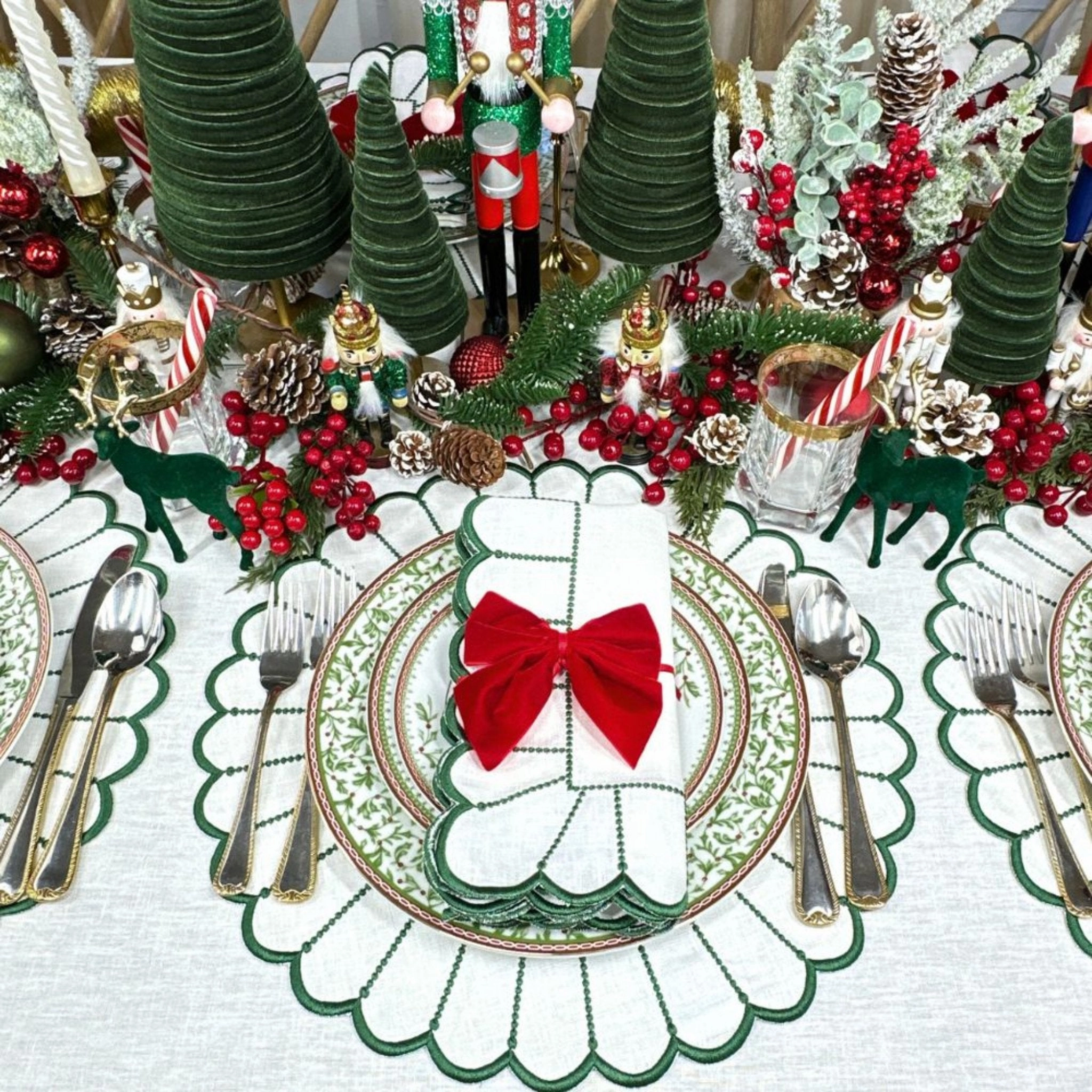 Studio Collection: Pippa Napkin in White/Dark Green, Set of 4