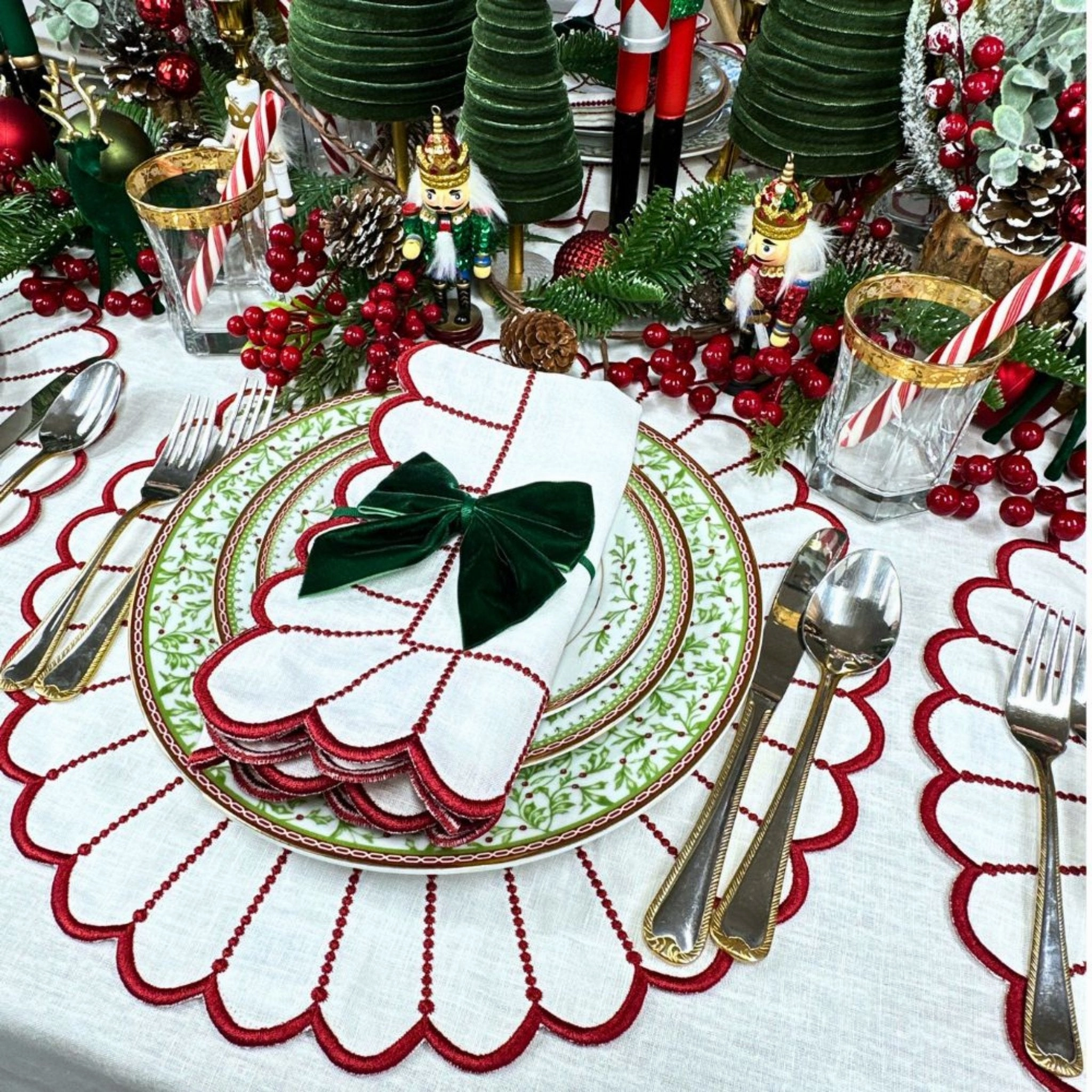 Studio Collection: Pippa Napkin in White/Red, Set of 4