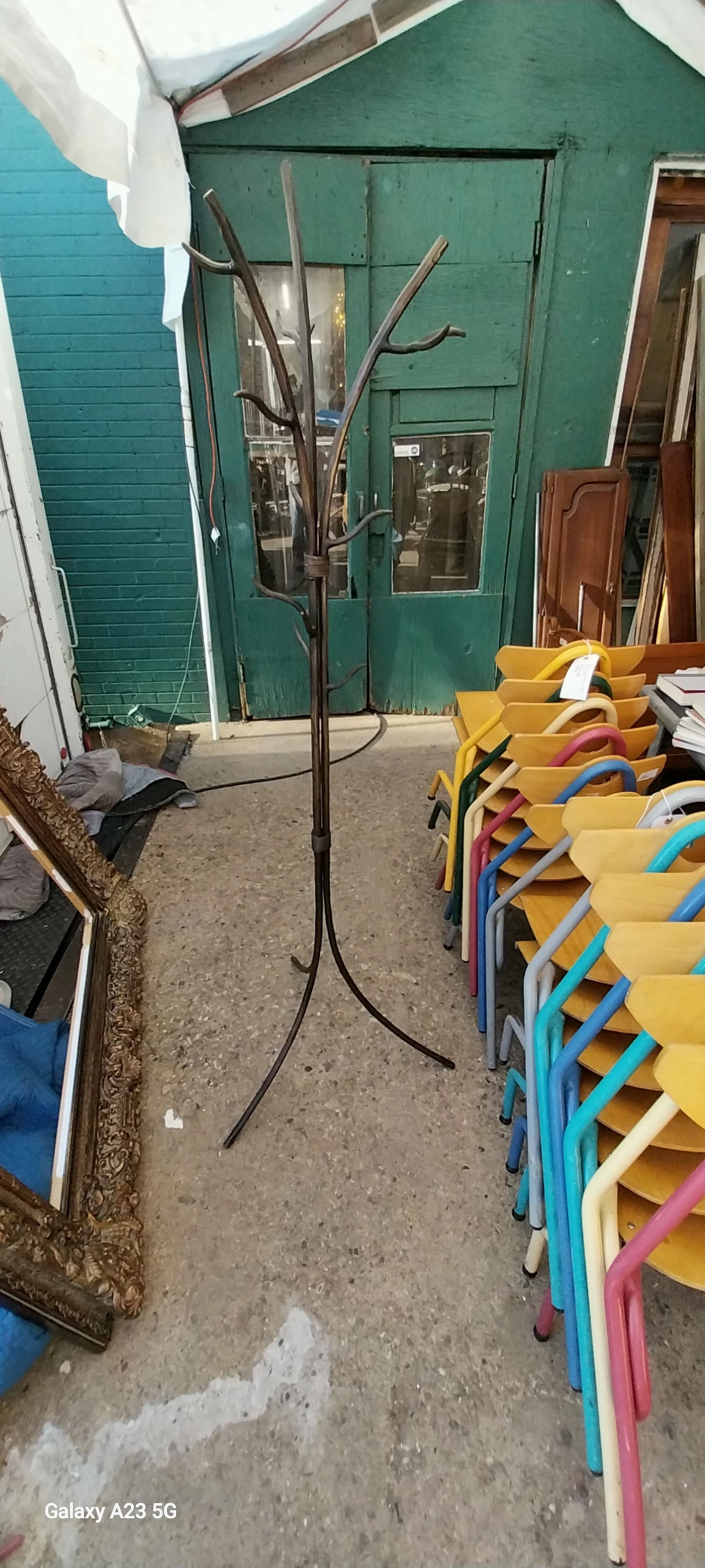TREE SHAPED IRON HAT RACK