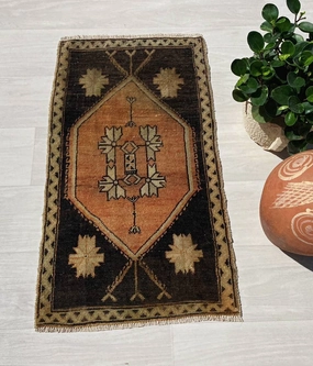 Venus Vintage Rug minimalist art object  