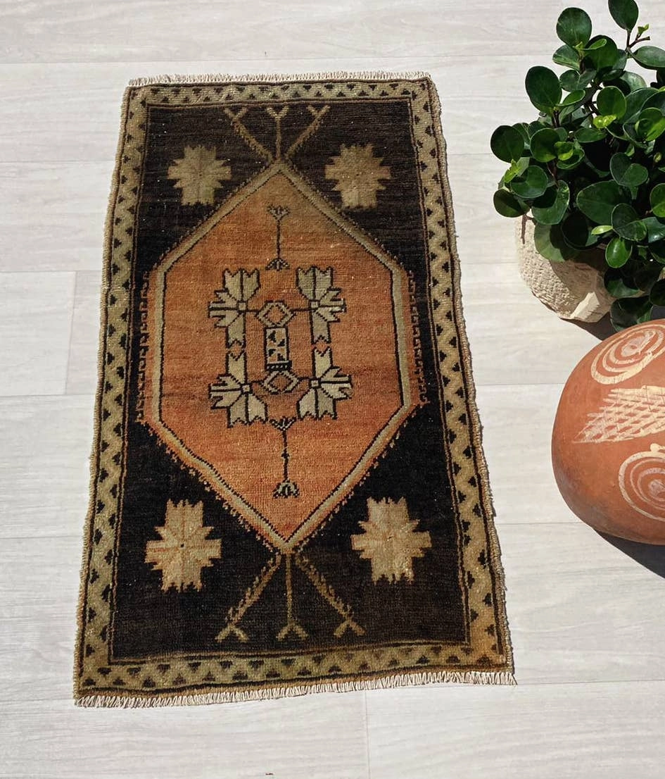 Venus Vintage Rug minimalist art object  