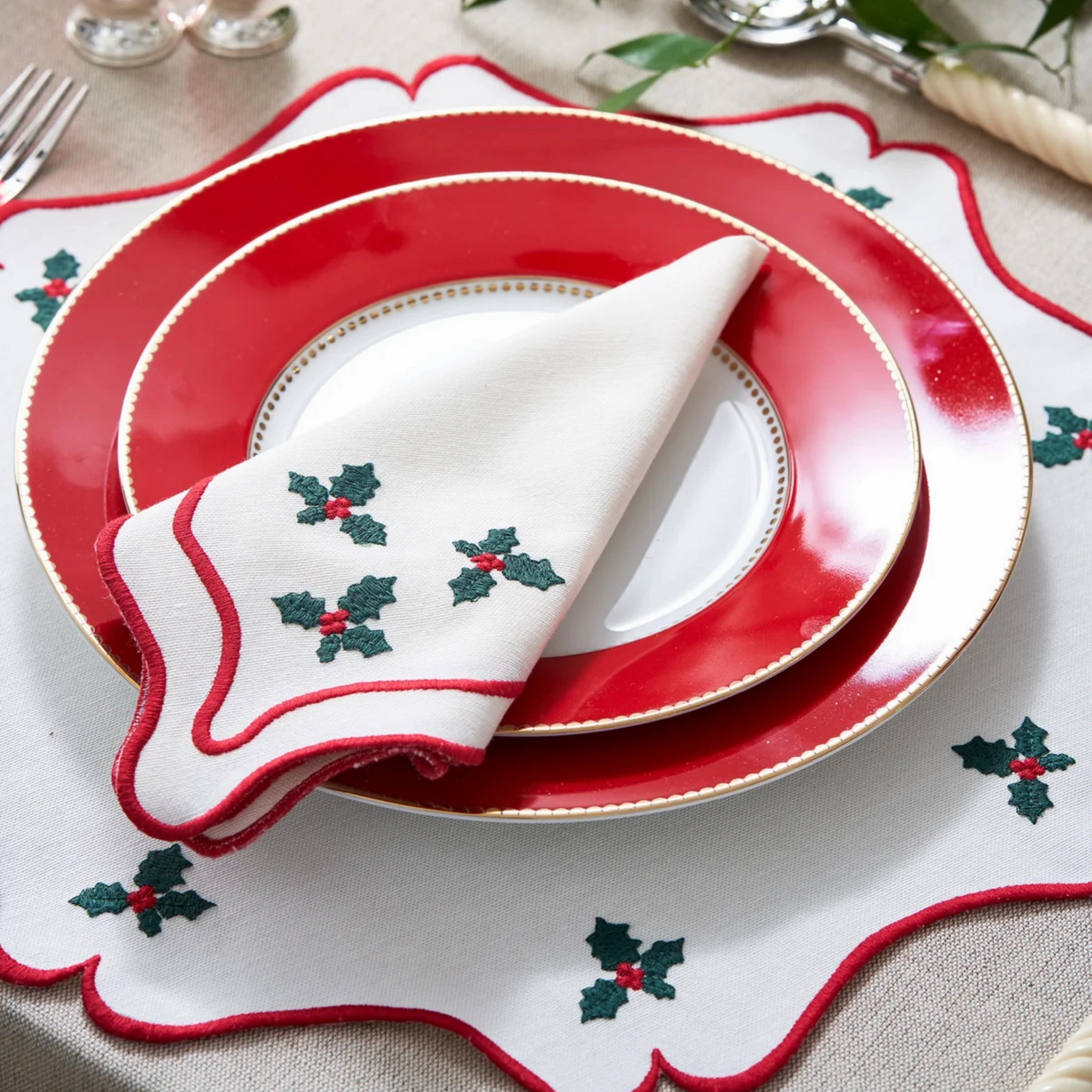 Vintage Holly Placemat & Napkin Set