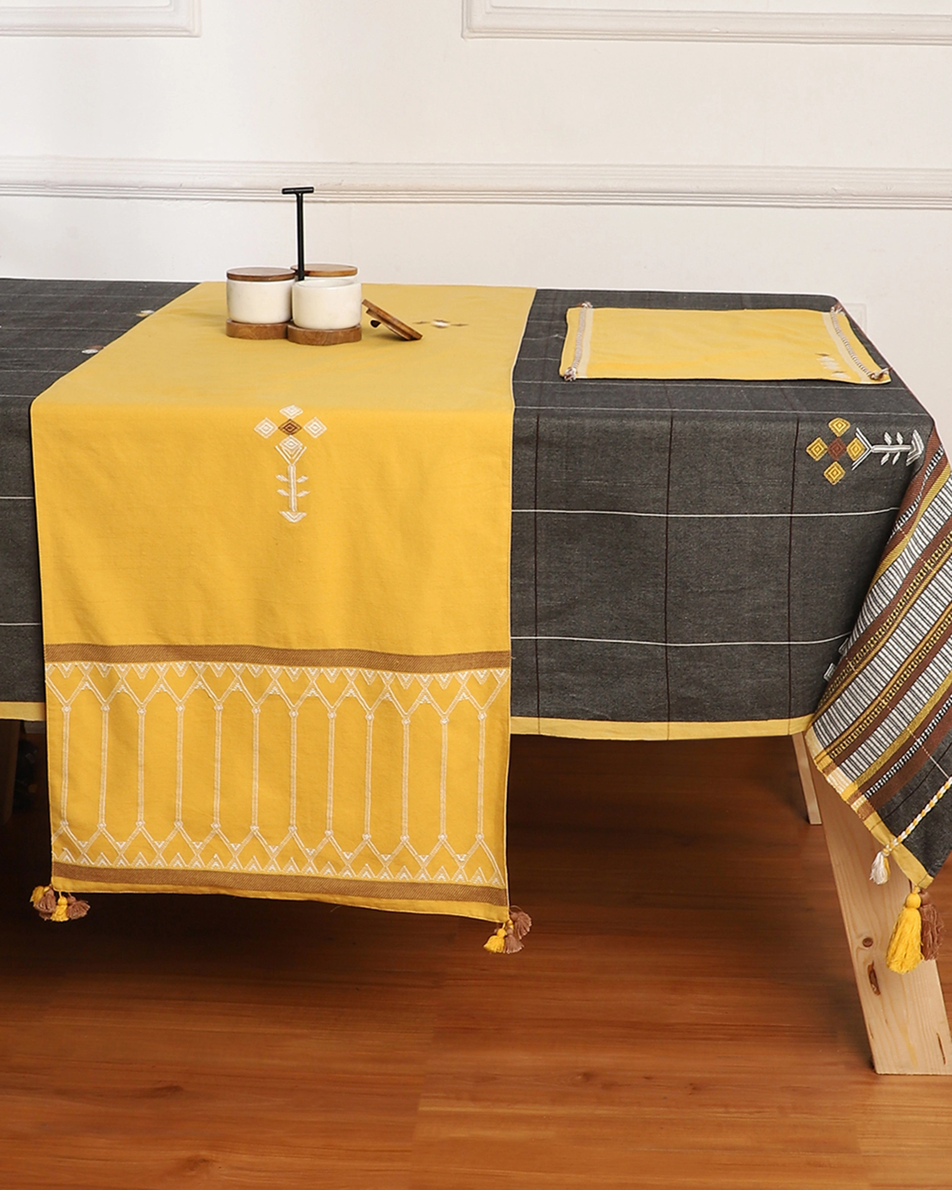 Wardha Extra Weft Cotton Table Cover